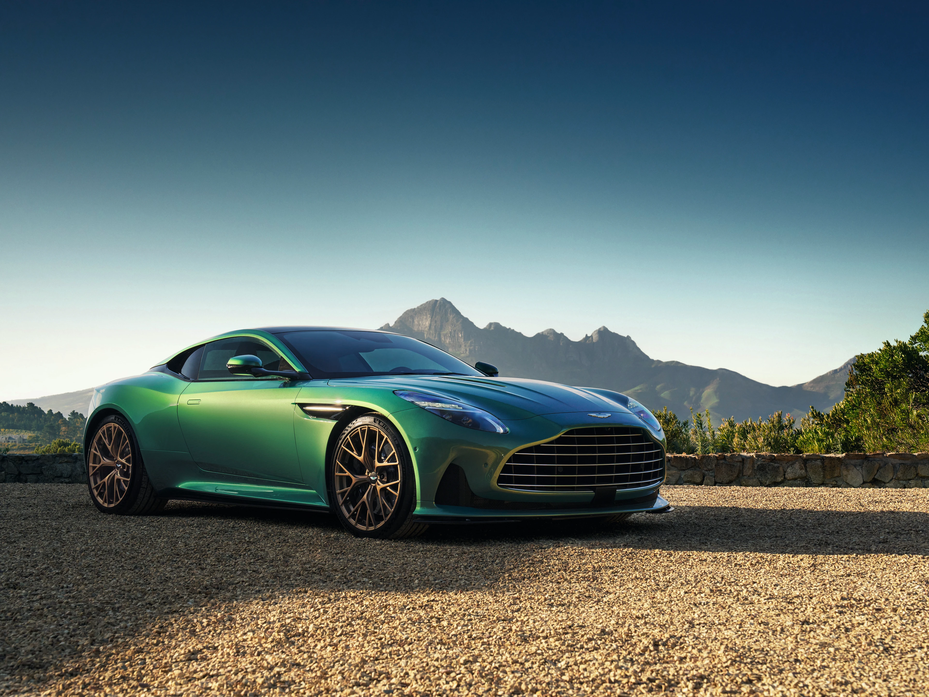 DB12 in Iridescent Emerald