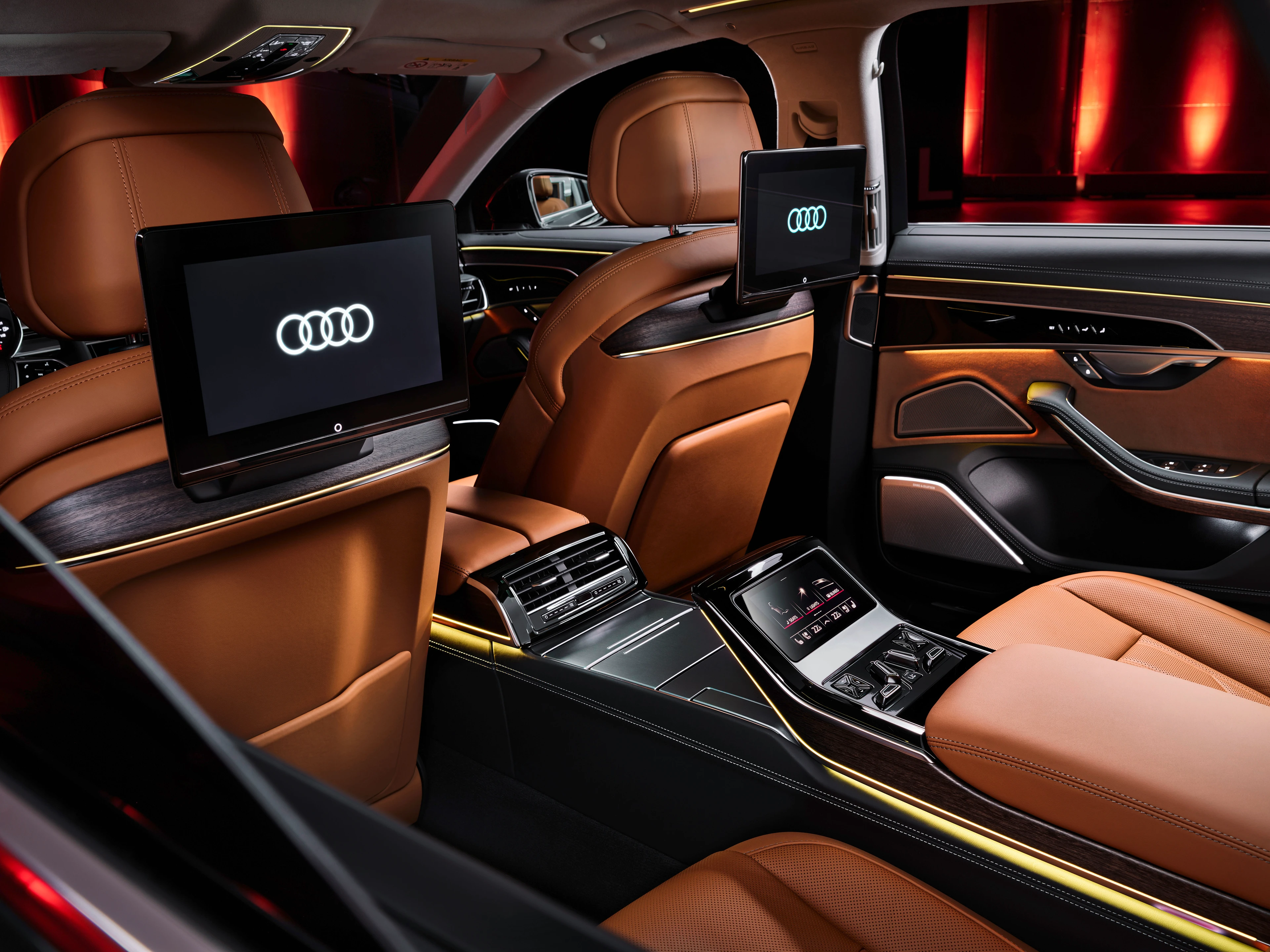 Rear Cabin with Rear-Seat Screens