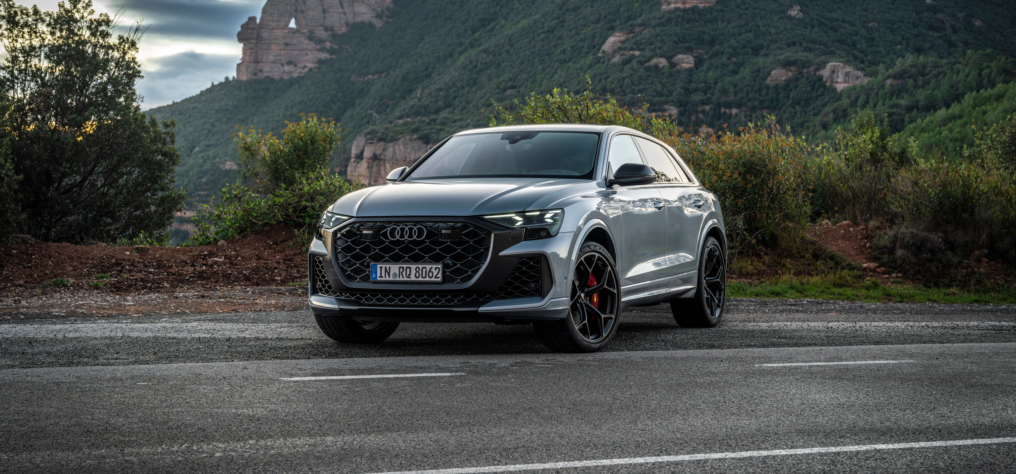 Front Left Three-Quarter View (Satellite Silver)