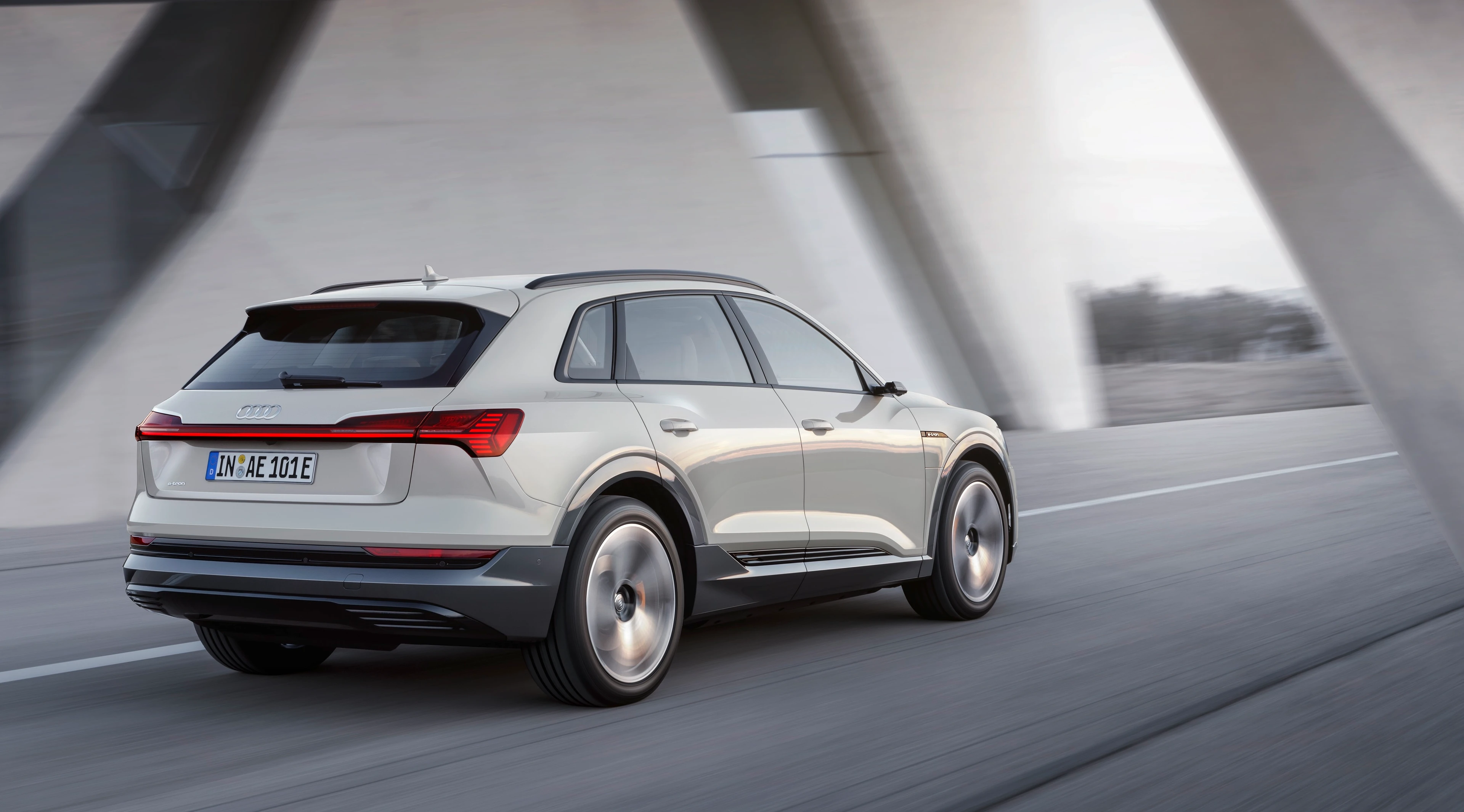 Rear Right Three-Quarter View (Driving)