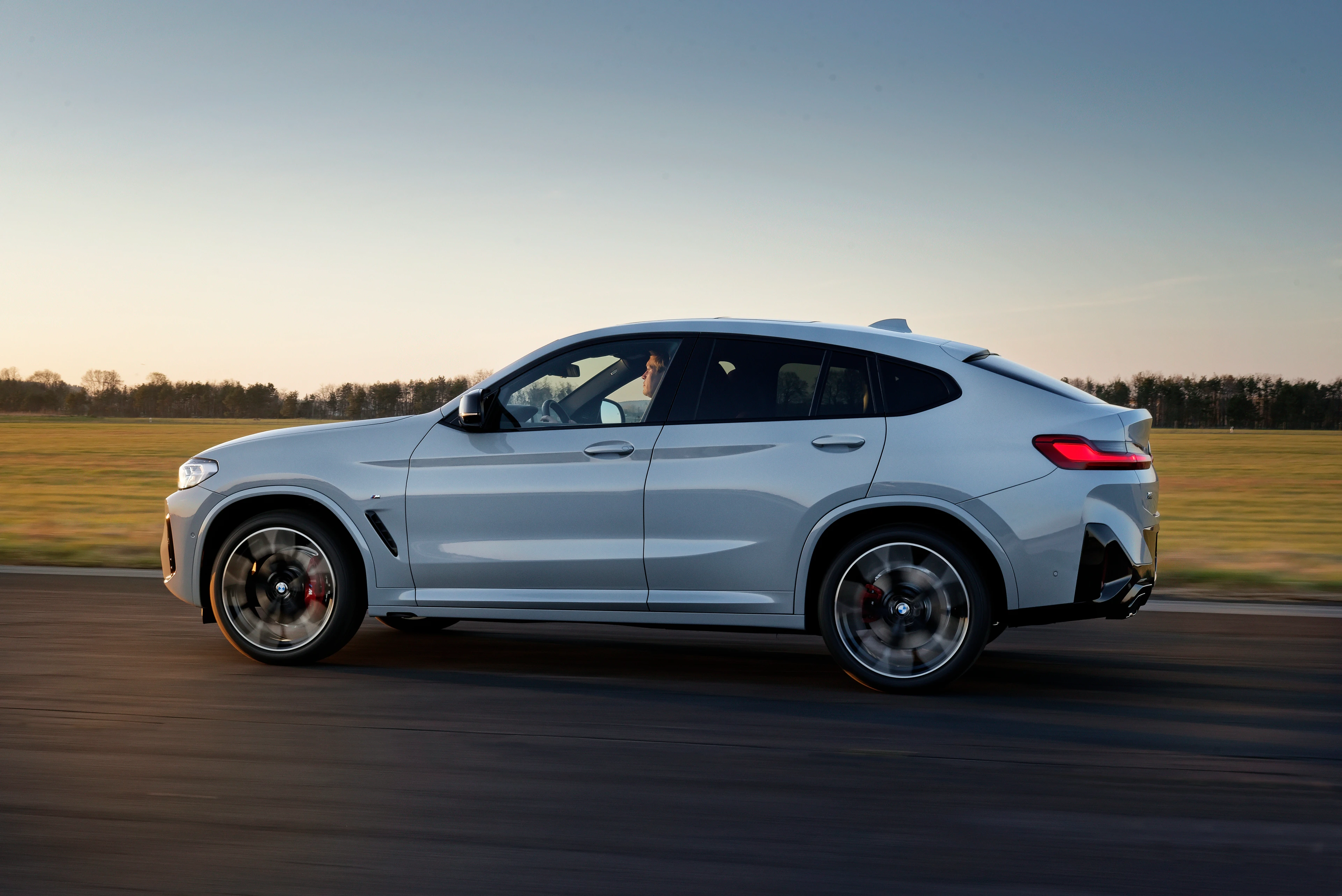 BMW X4 M40i — Side Profile (Left)