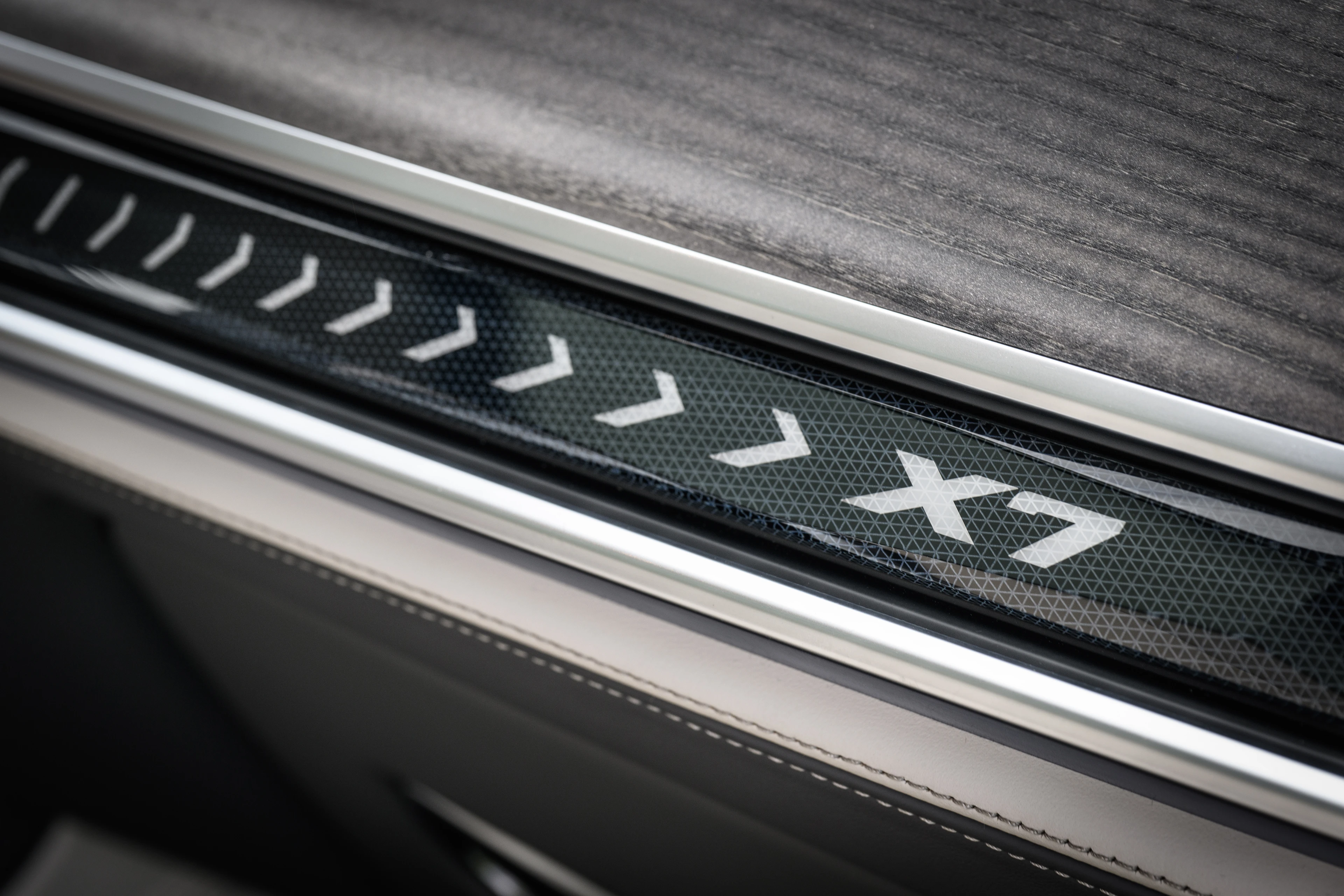 Illuminated X7 Trim