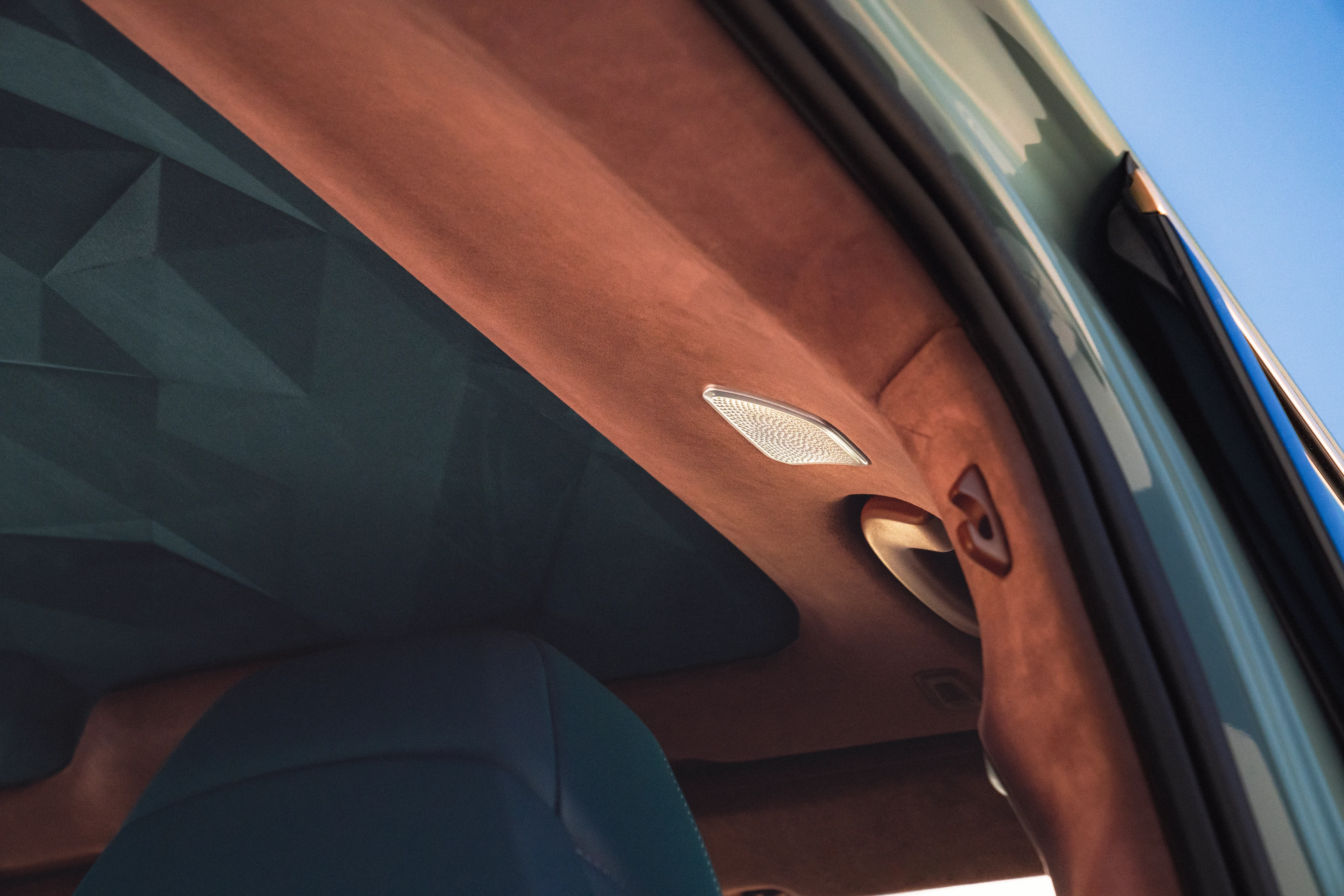 Sculptural Headliner
