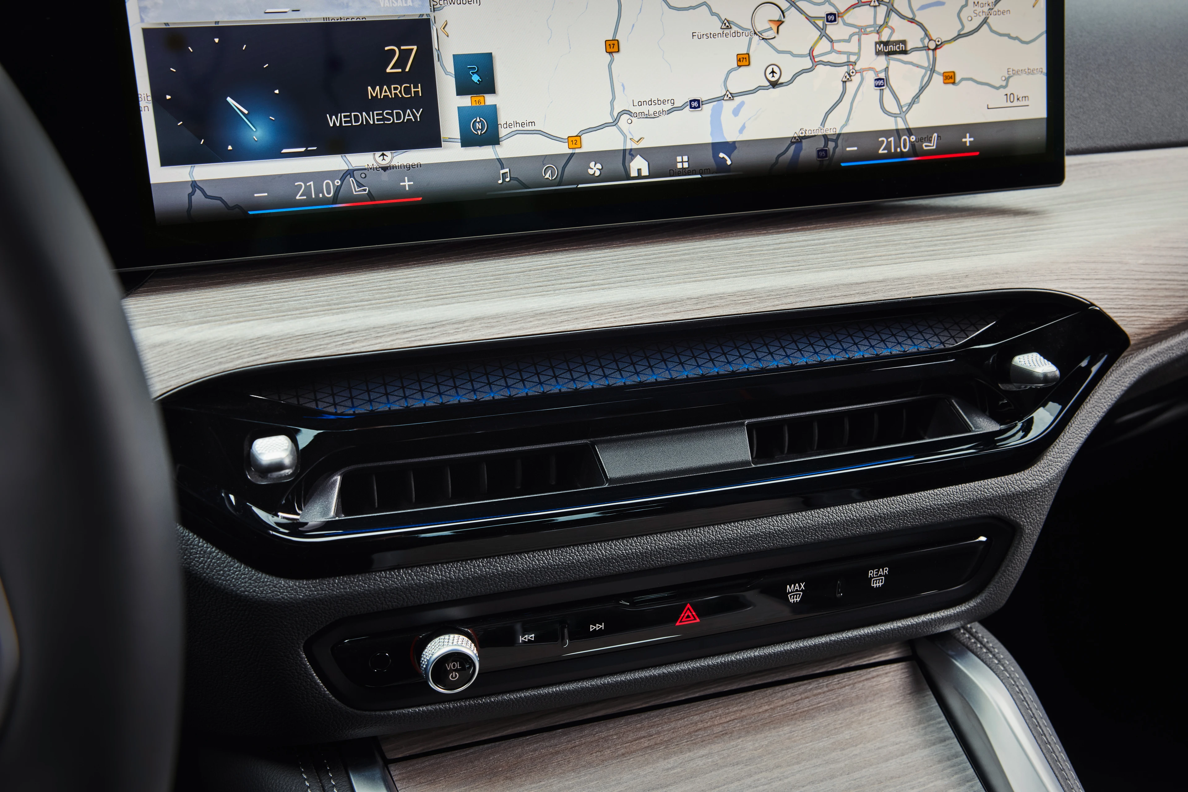 Curved Display and Centre Stack