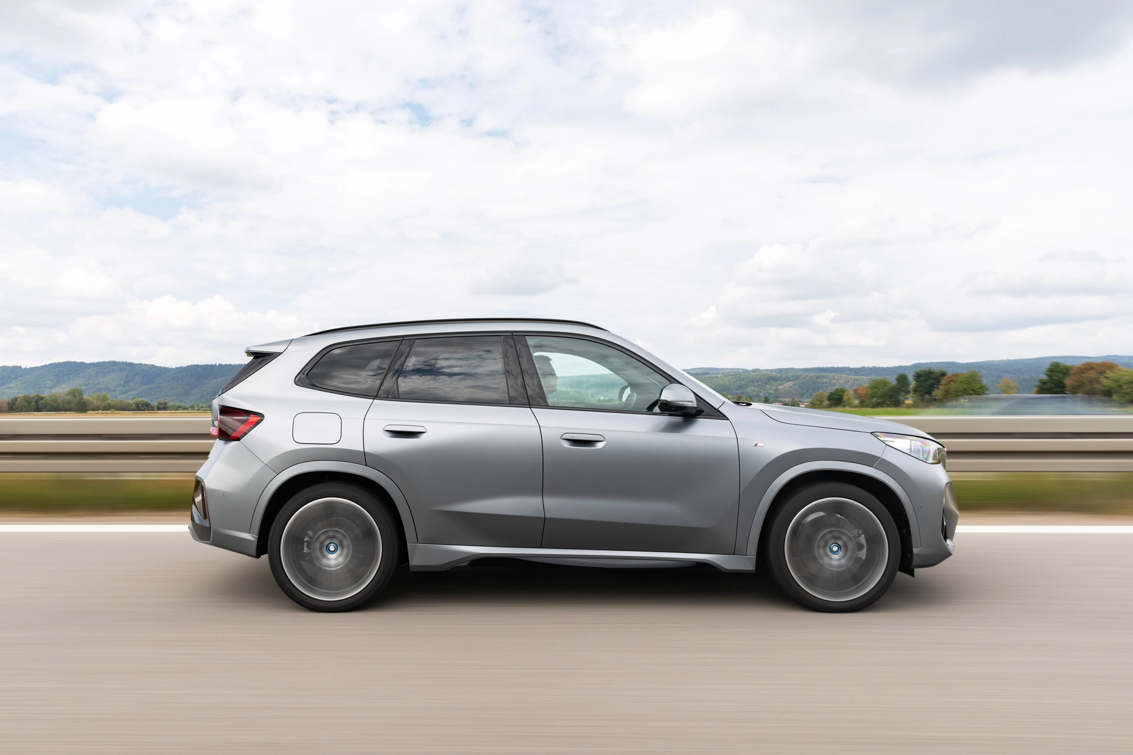 Side Profile (Right, Driving)