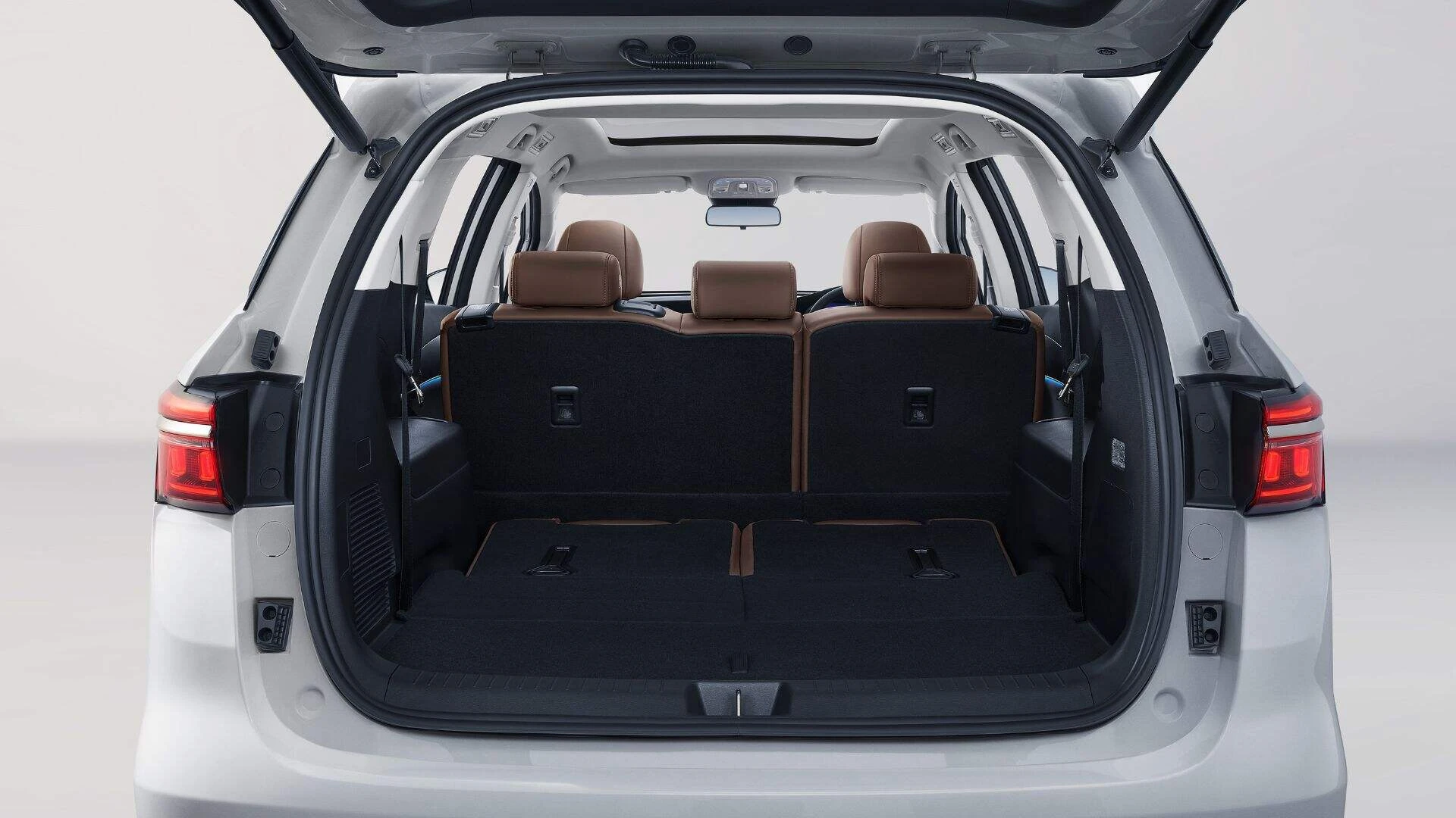 Rear View (Tailgate Open)