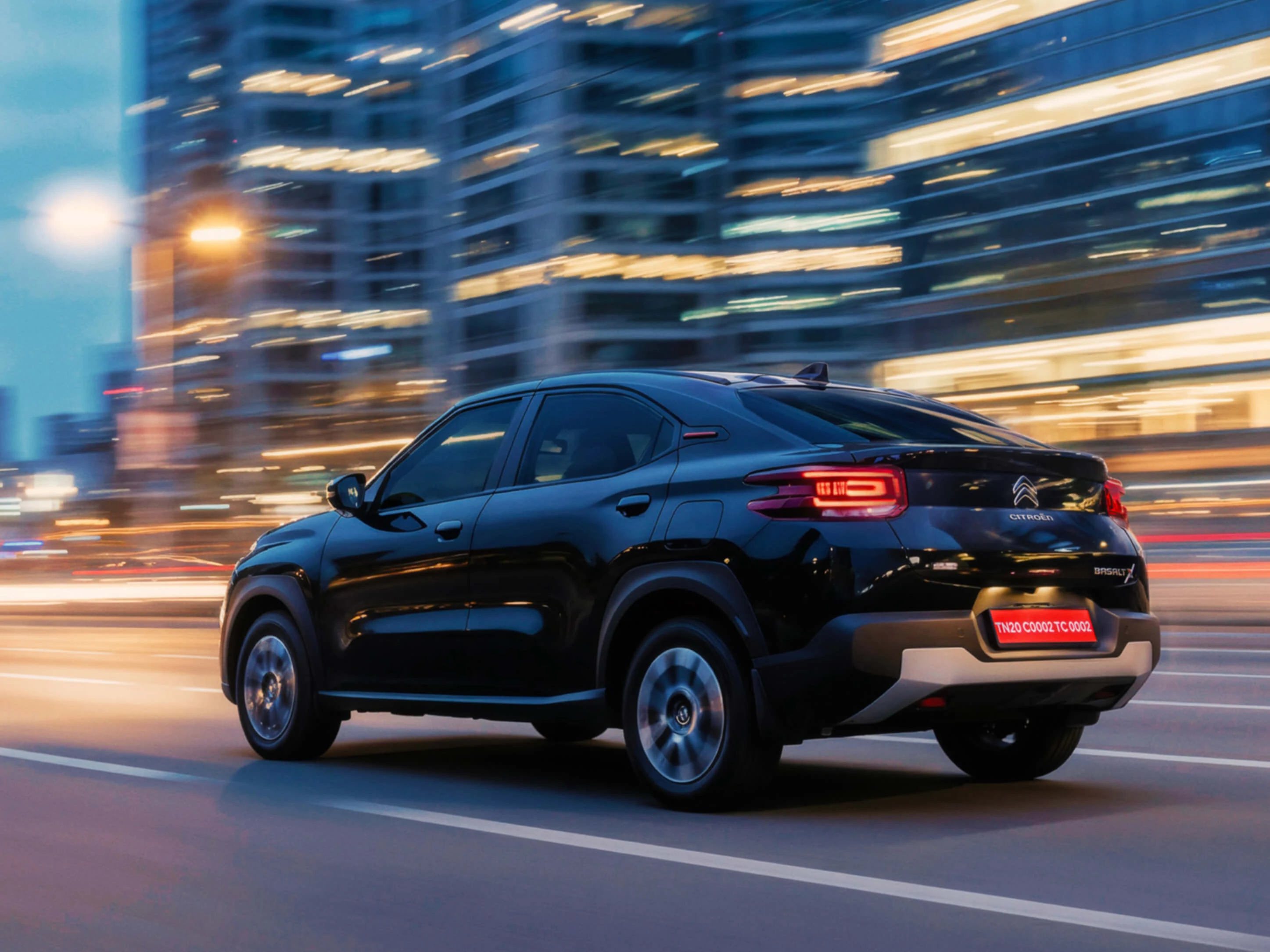 Rear Left Three-Quarter (On The Move)