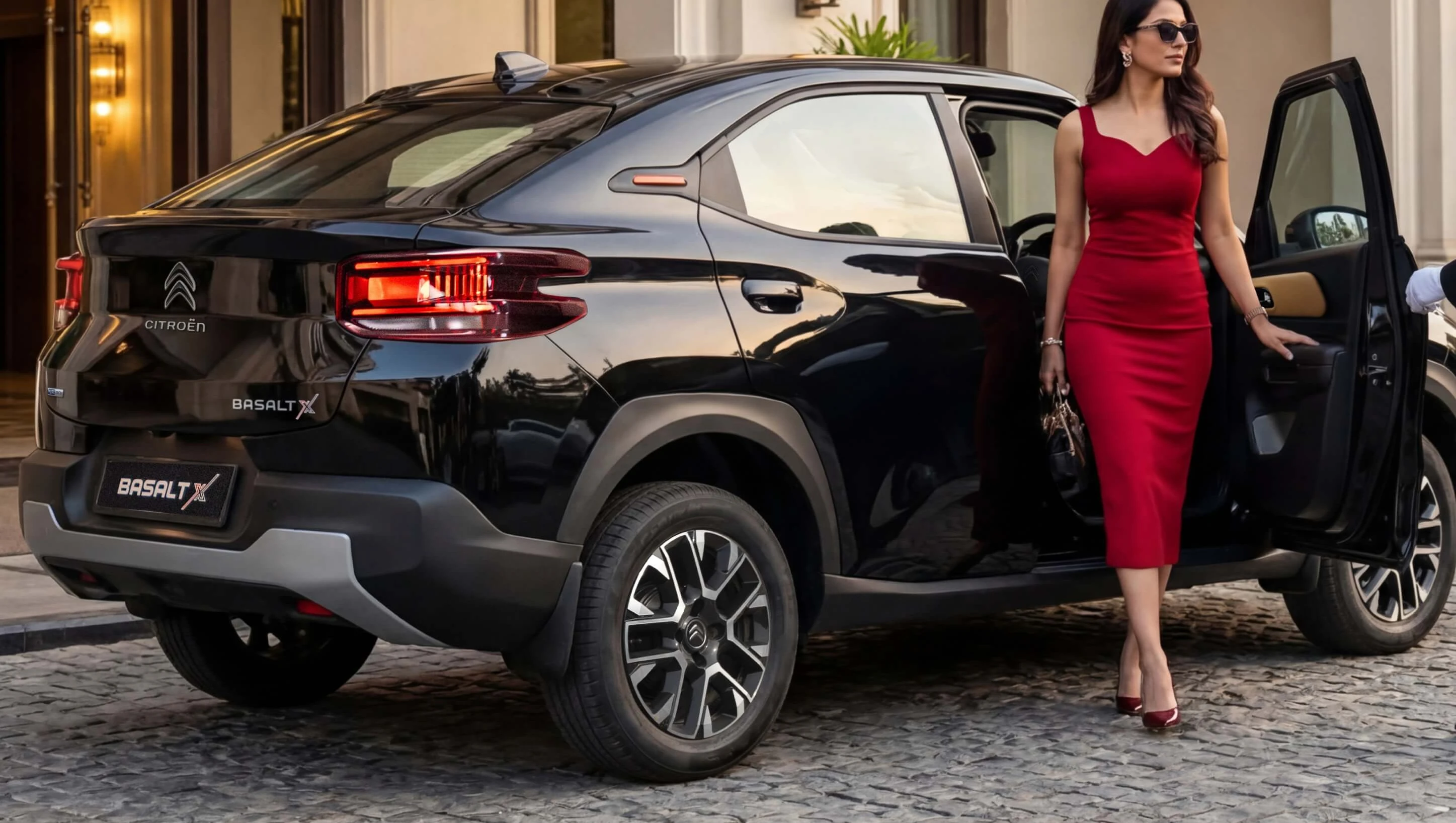 Rear Right Three-Quarter