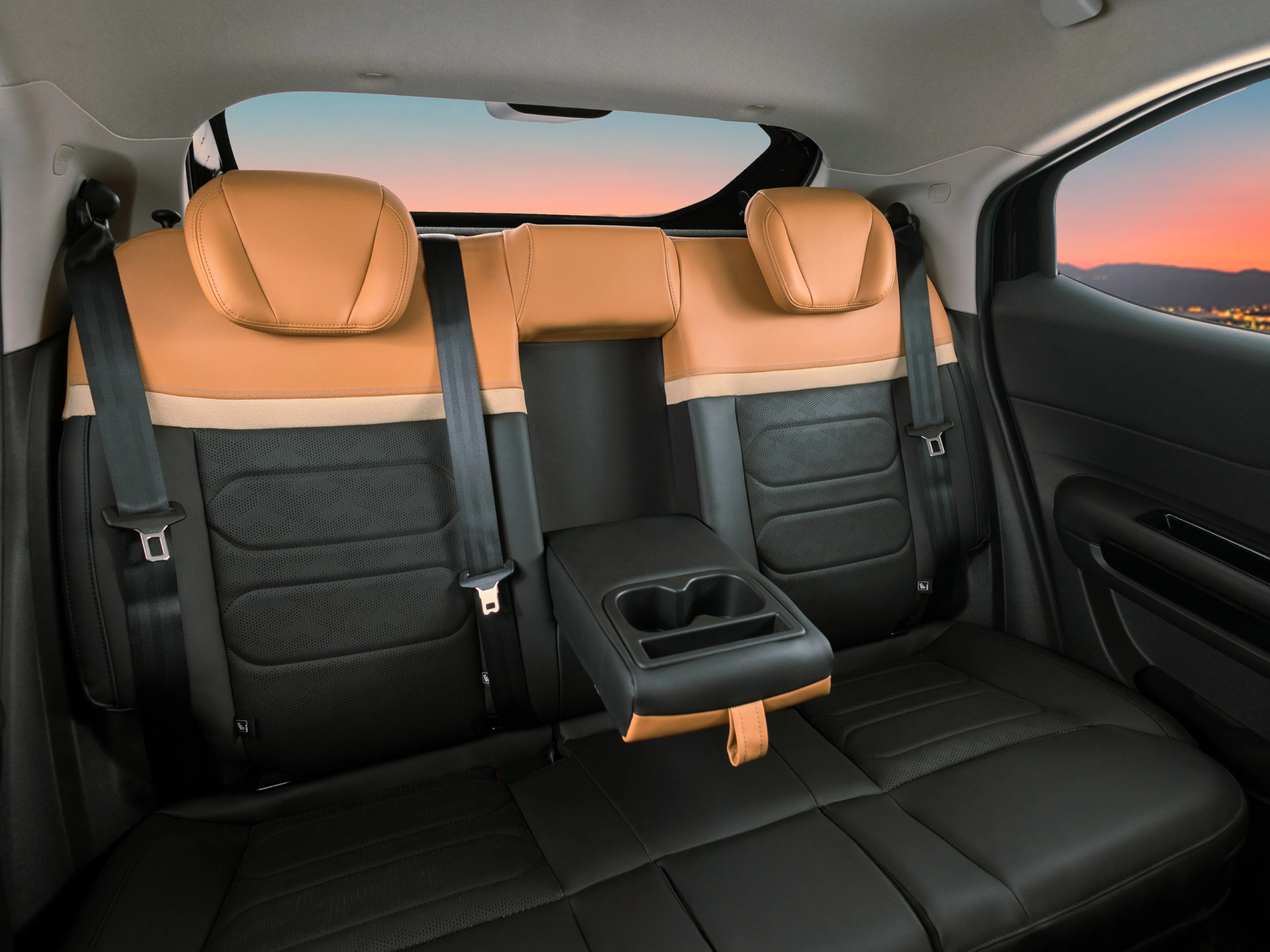 Rear Seats With Centre Armrest