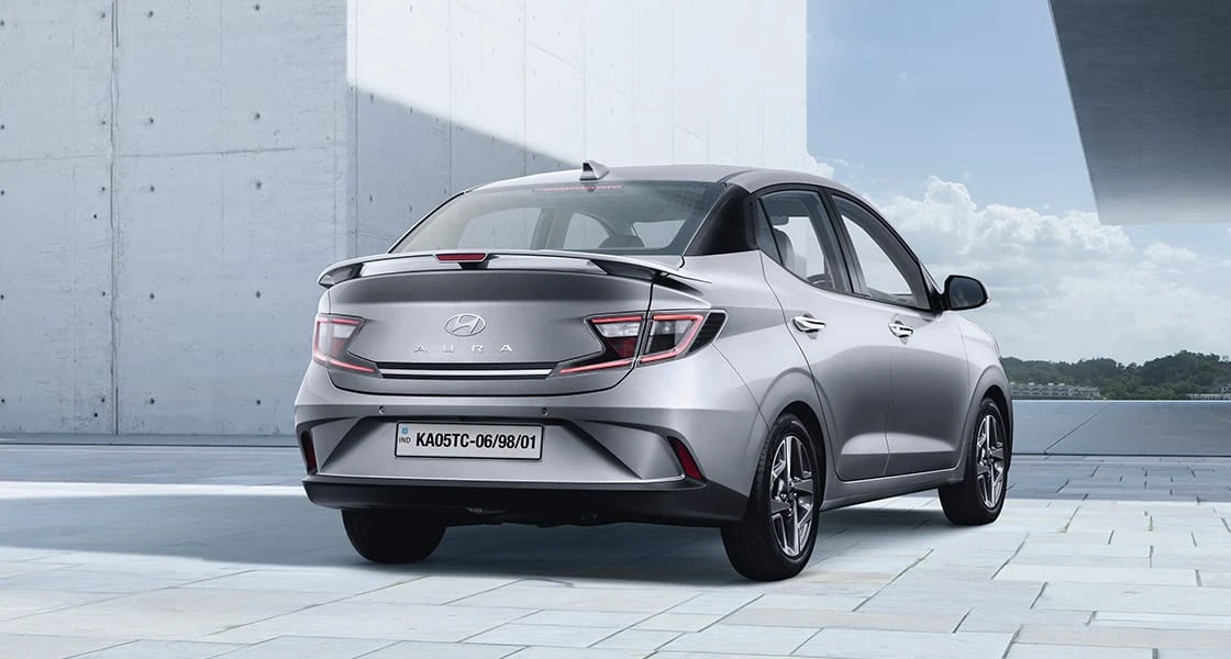 Rear Three-Quarter (Plaza)