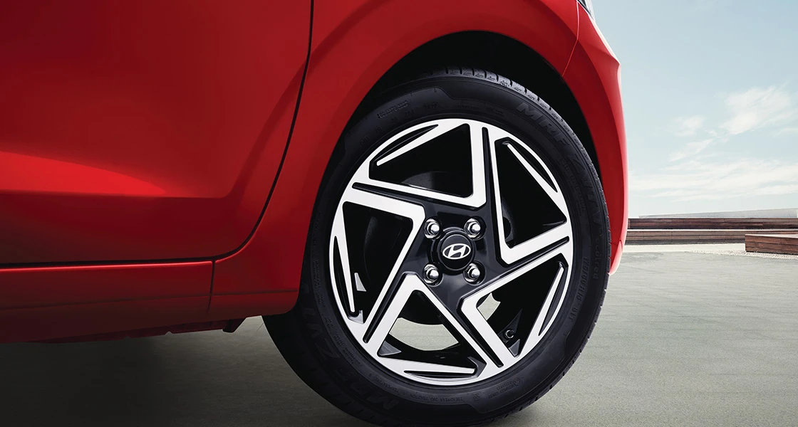 Diamond-Cut Alloy Wheel
