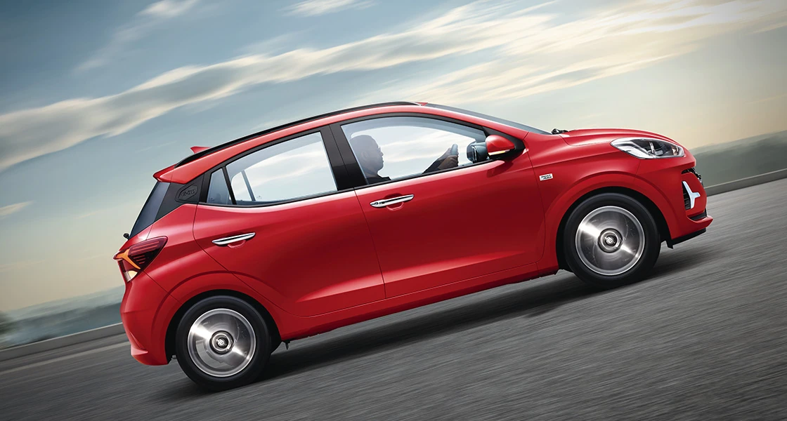 Driving: Side Profile (Right)