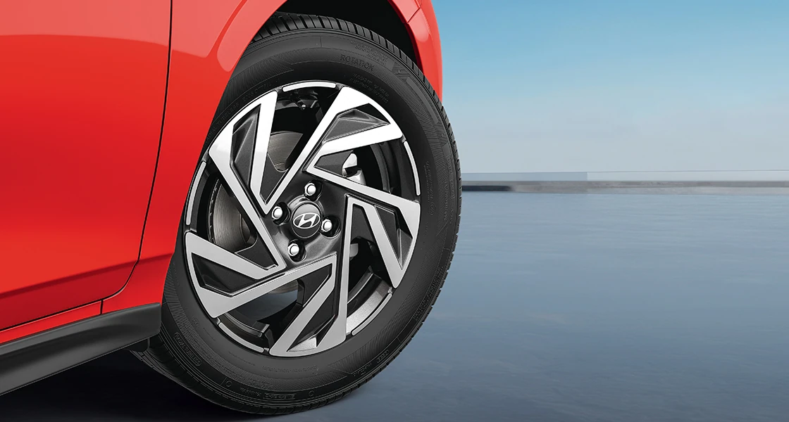 Diamond-Cut Alloy Wheel
