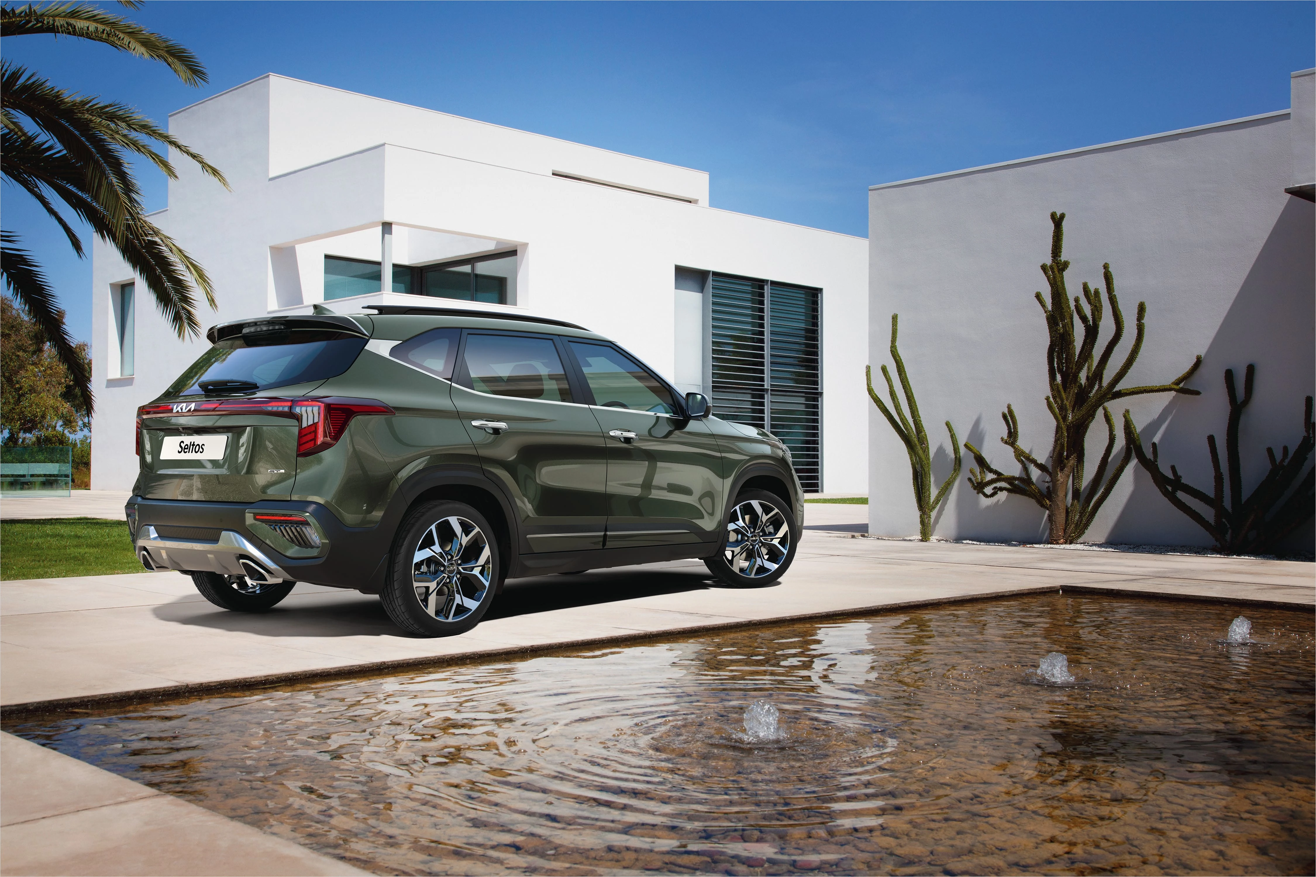 Rear Right Three-Quarter (Poolside)