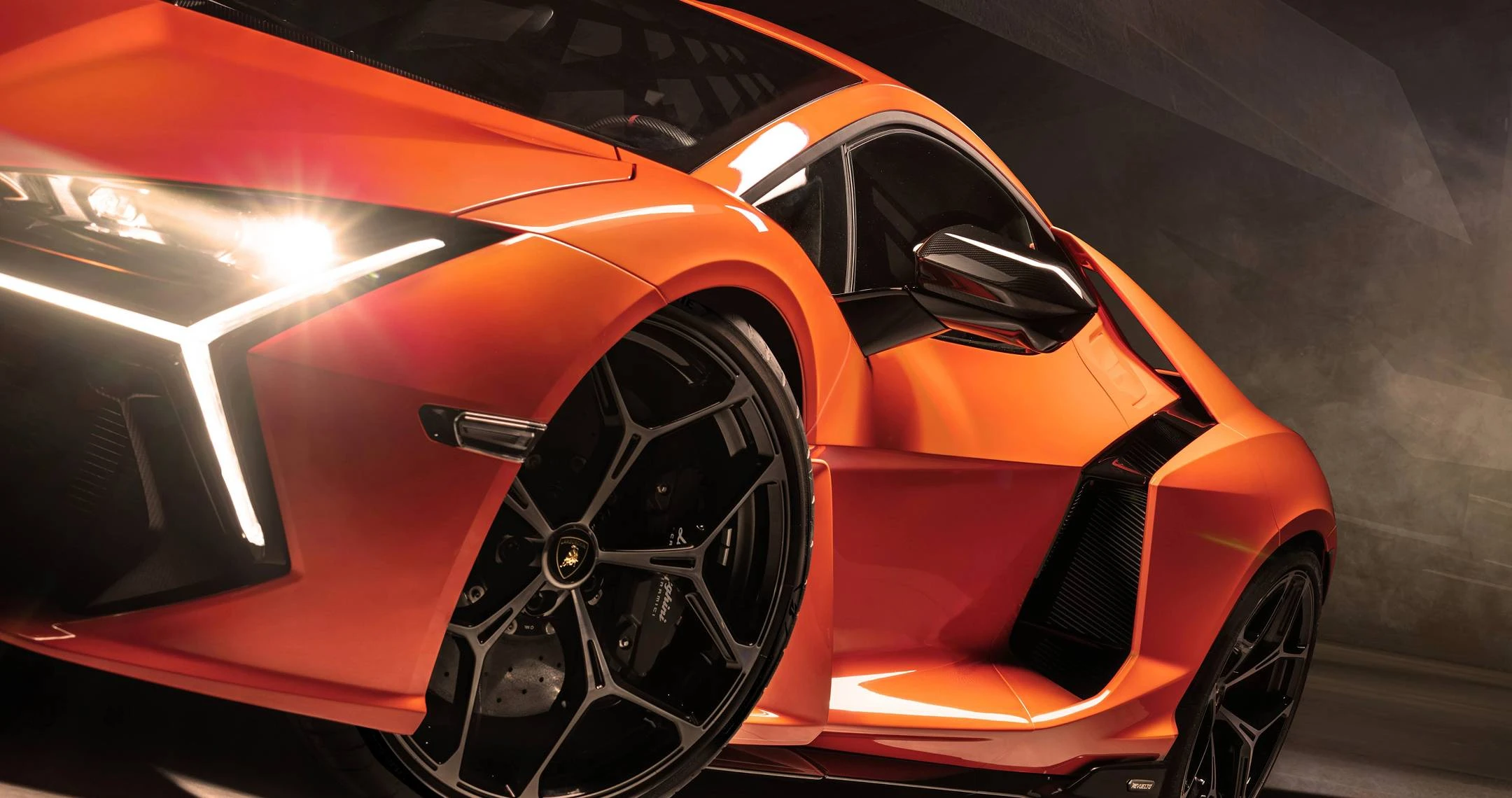 Headlight and front wheel
