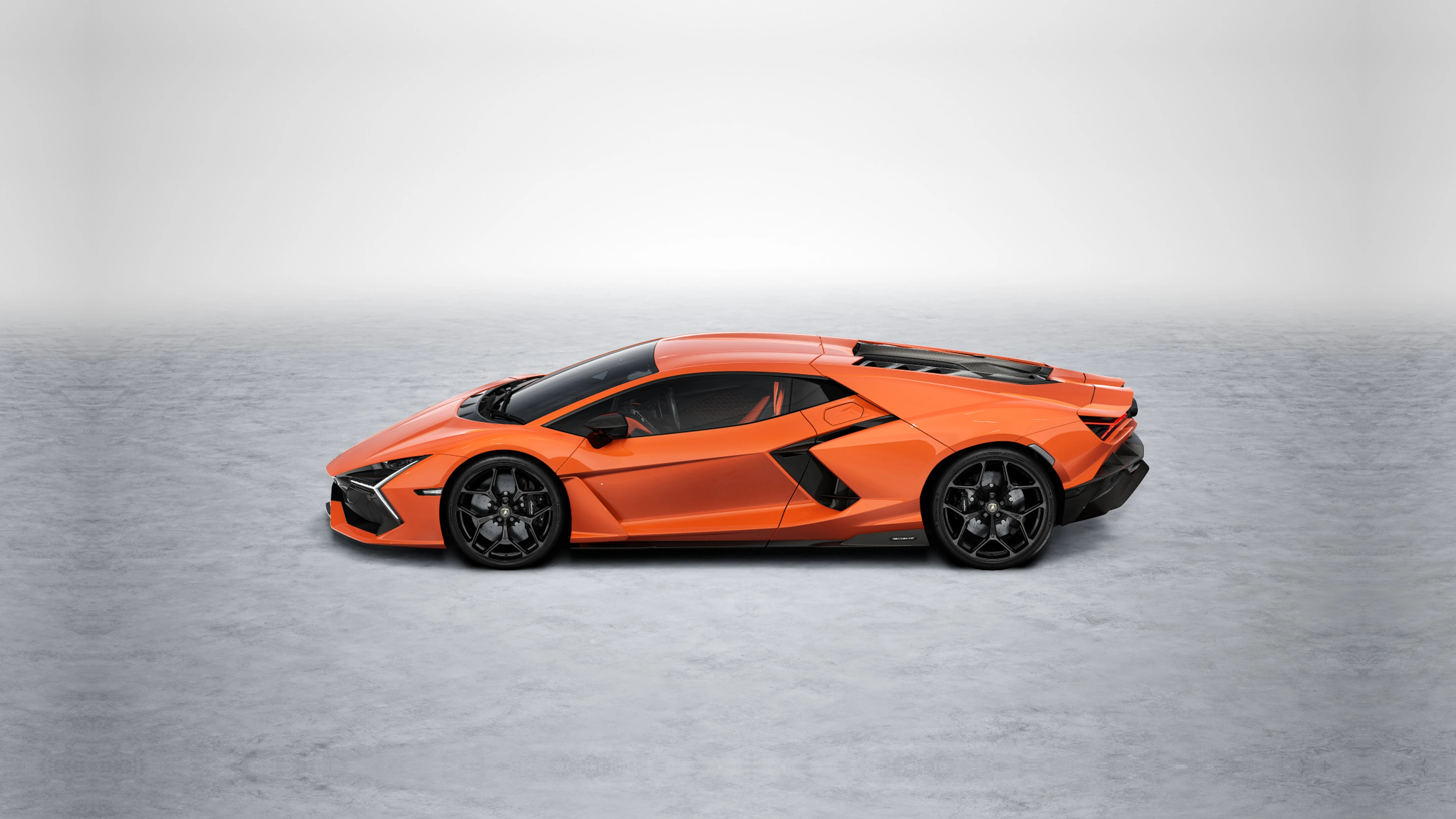 Lamborghini Revuelto — Left side