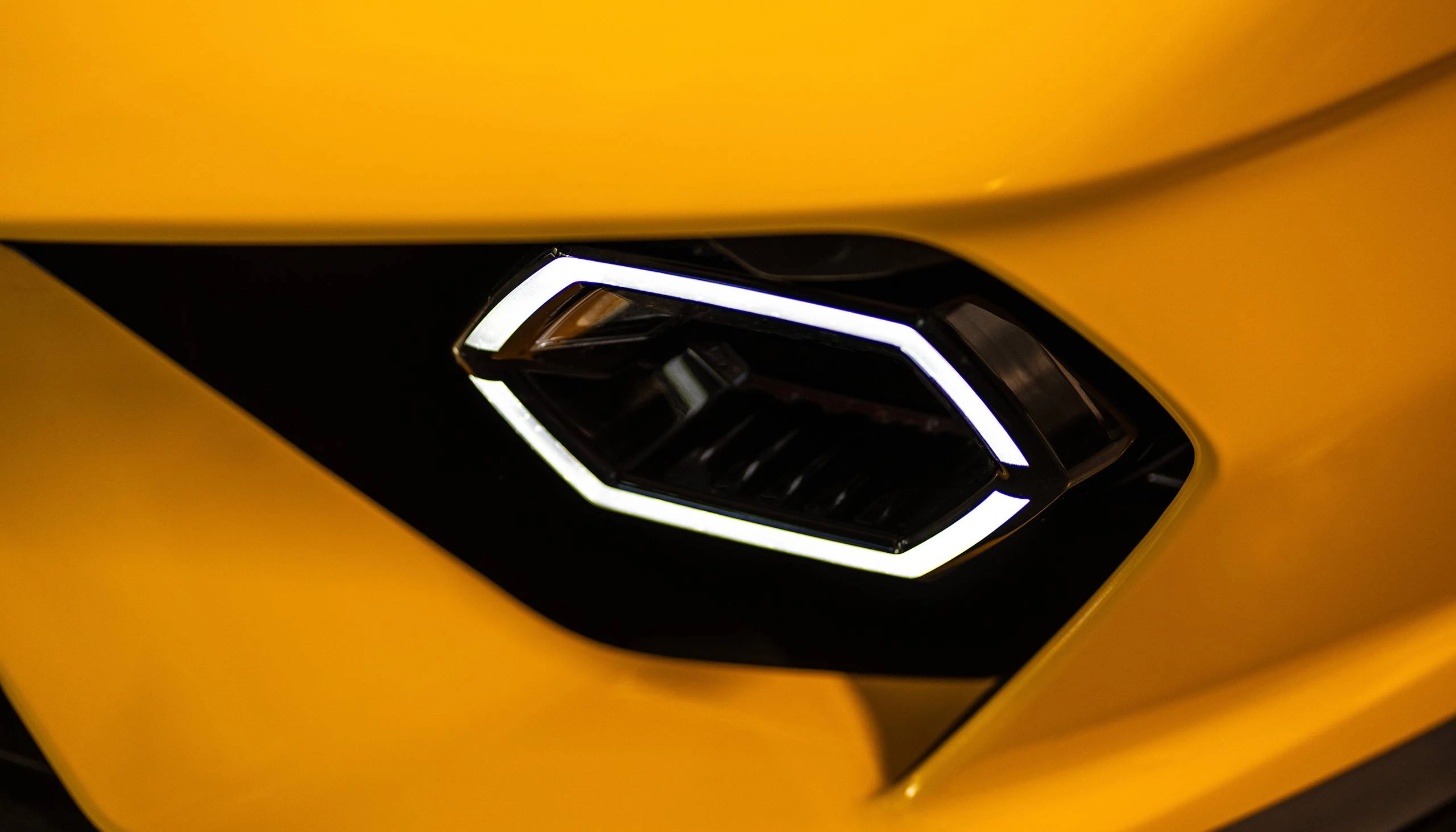 Hexagonal headlight