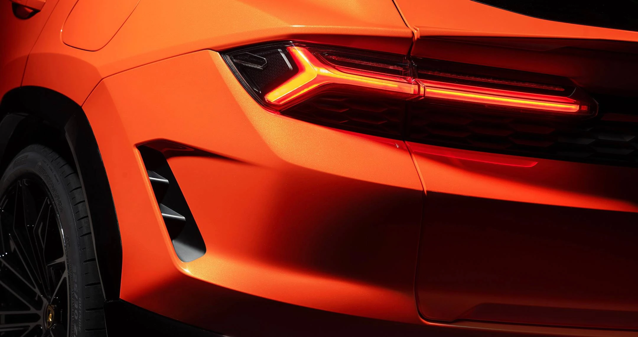 Tail lamp and rear haunch