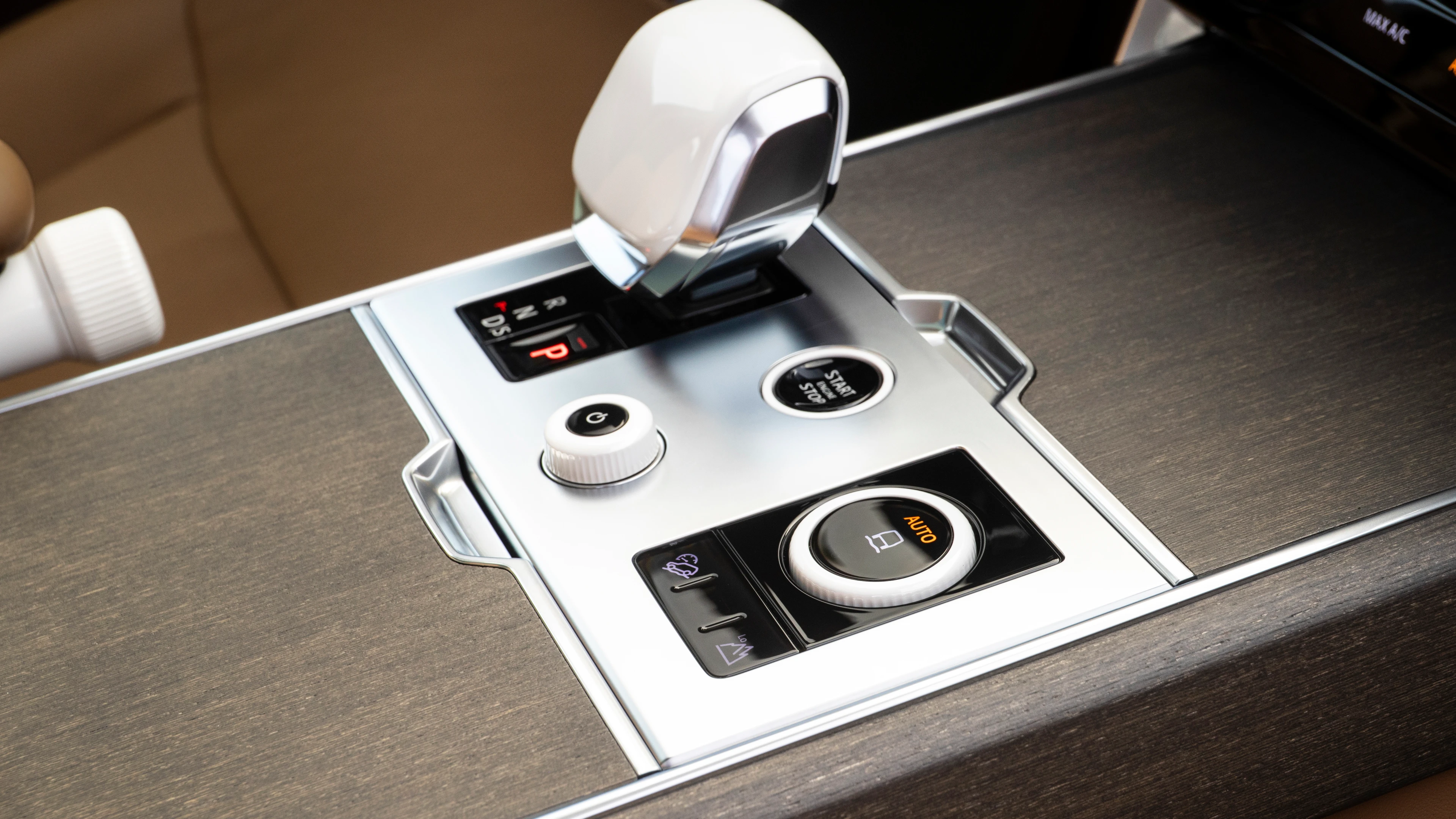 Centre Console and Gear Selector (SV)