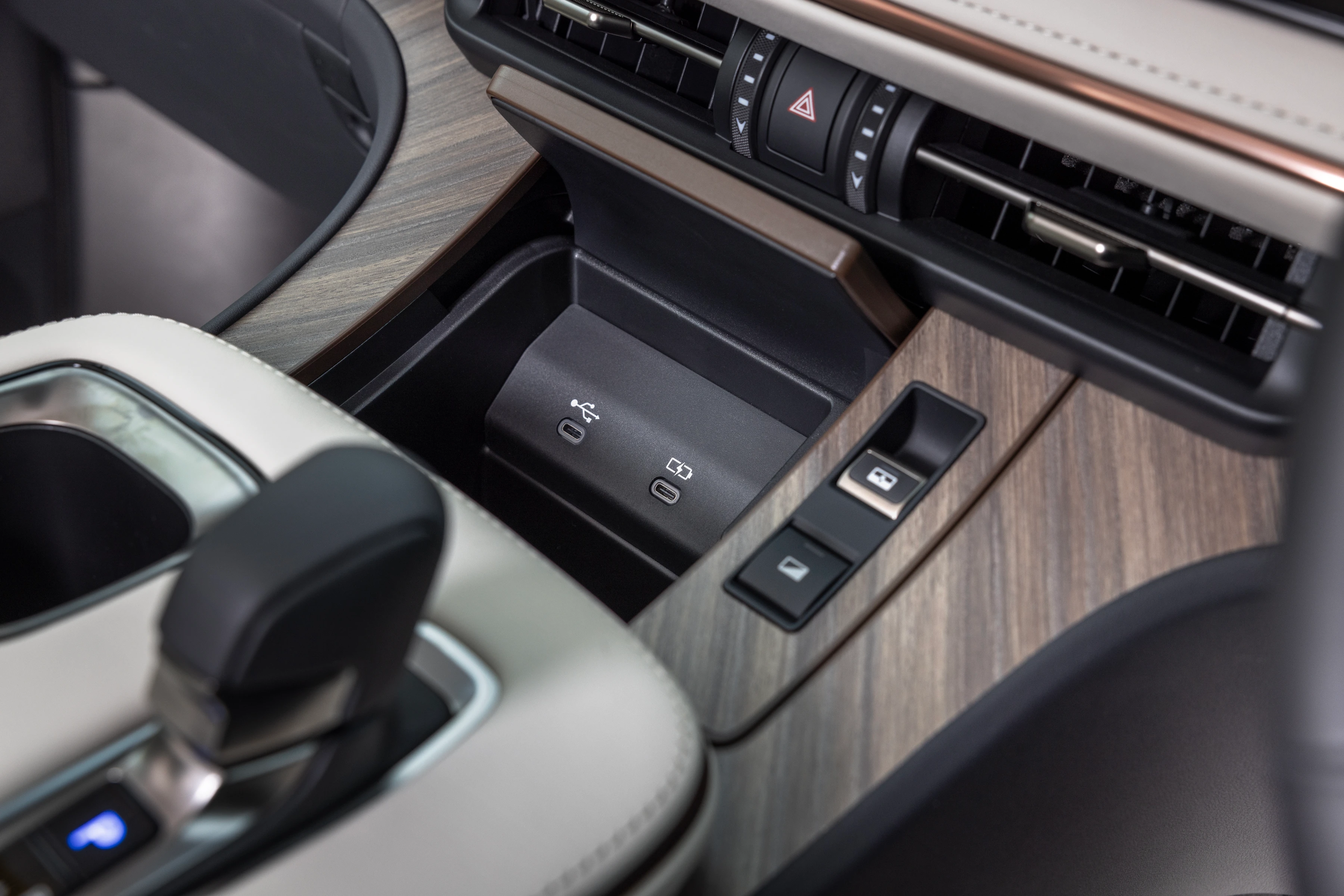 Centre Console and Gear Selector