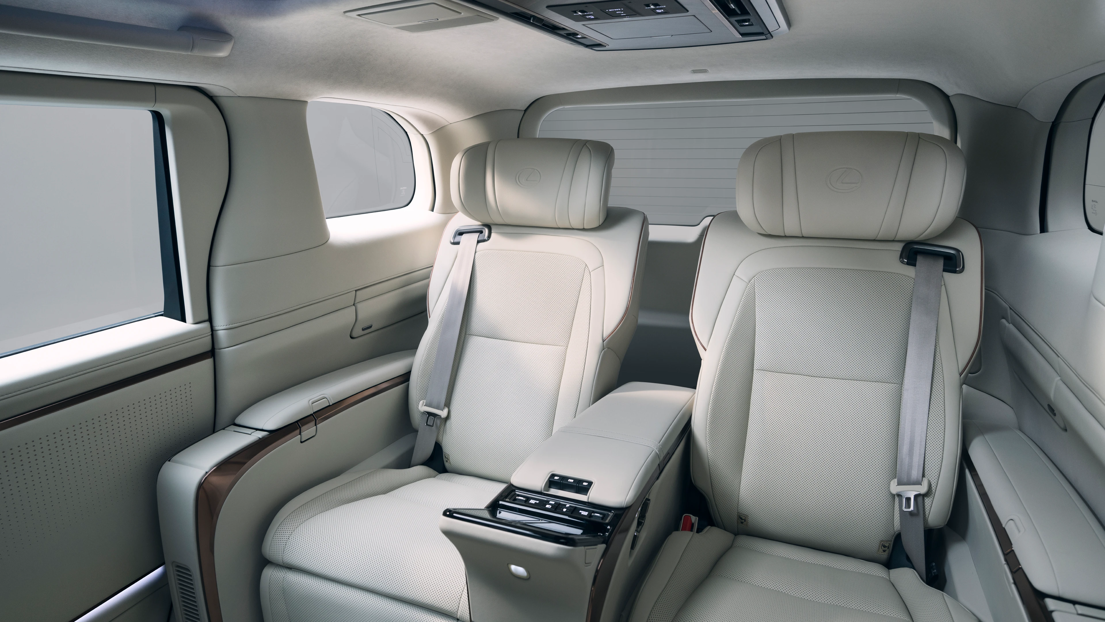 Four-Seat Rear Lounge