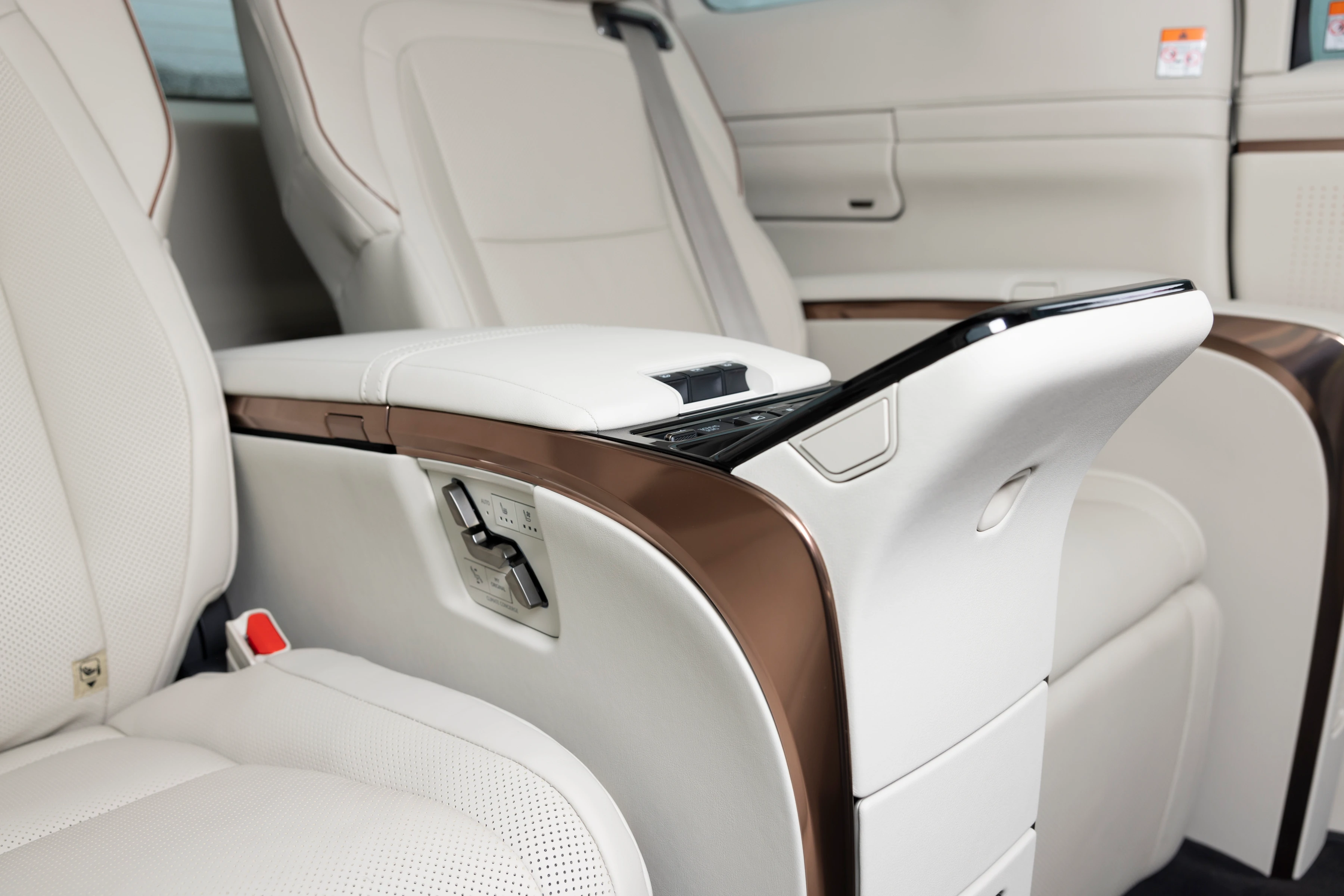 Rear-Seat Armrest and Controls