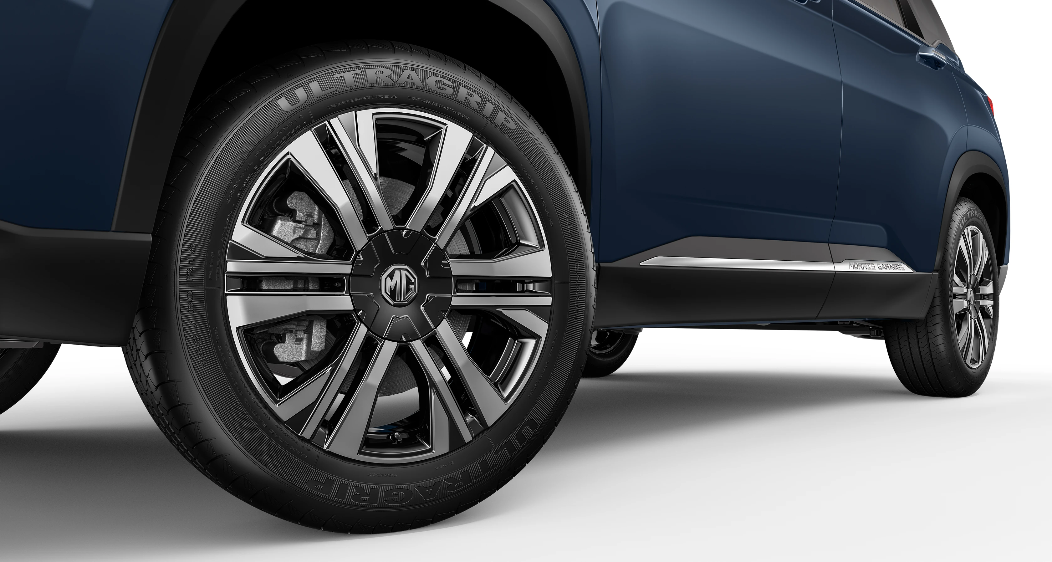 18-inch Aura Bolt Alloy Wheel