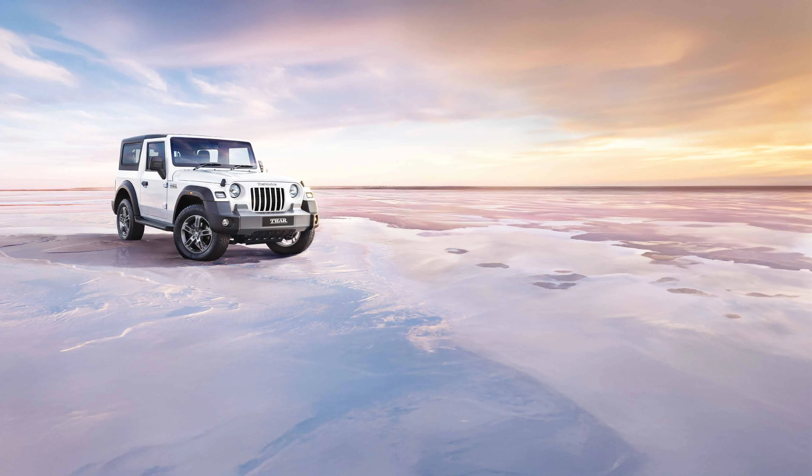 Front Three-Quarter: Salt Flat (Everest White)