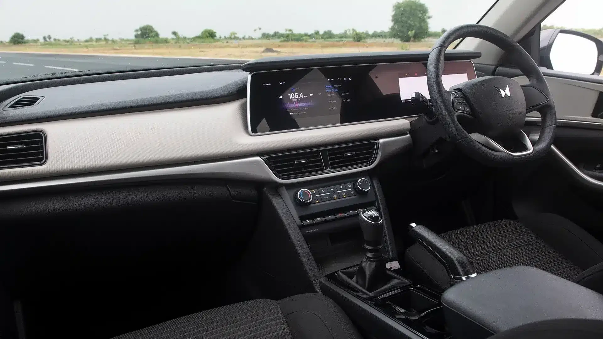 Dashboard (Manual Gearbox)