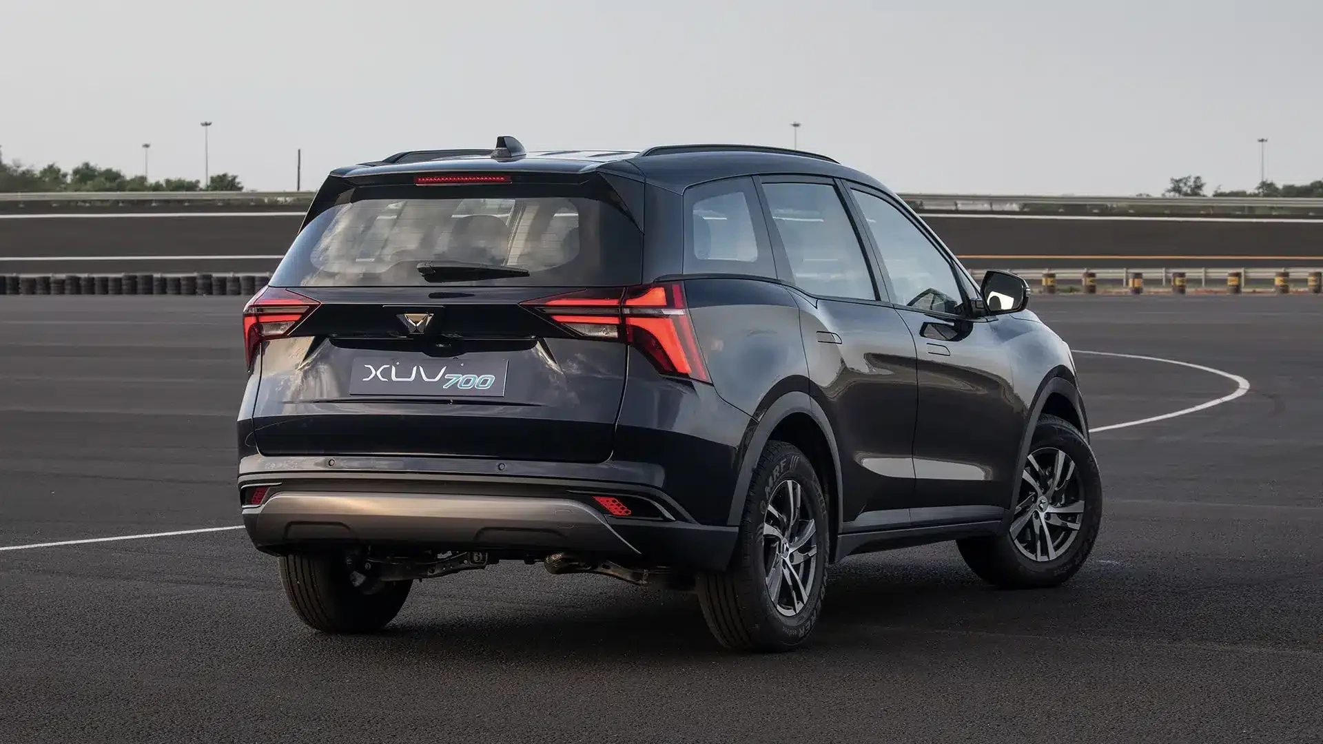 Rear Three-Quarter (Track)