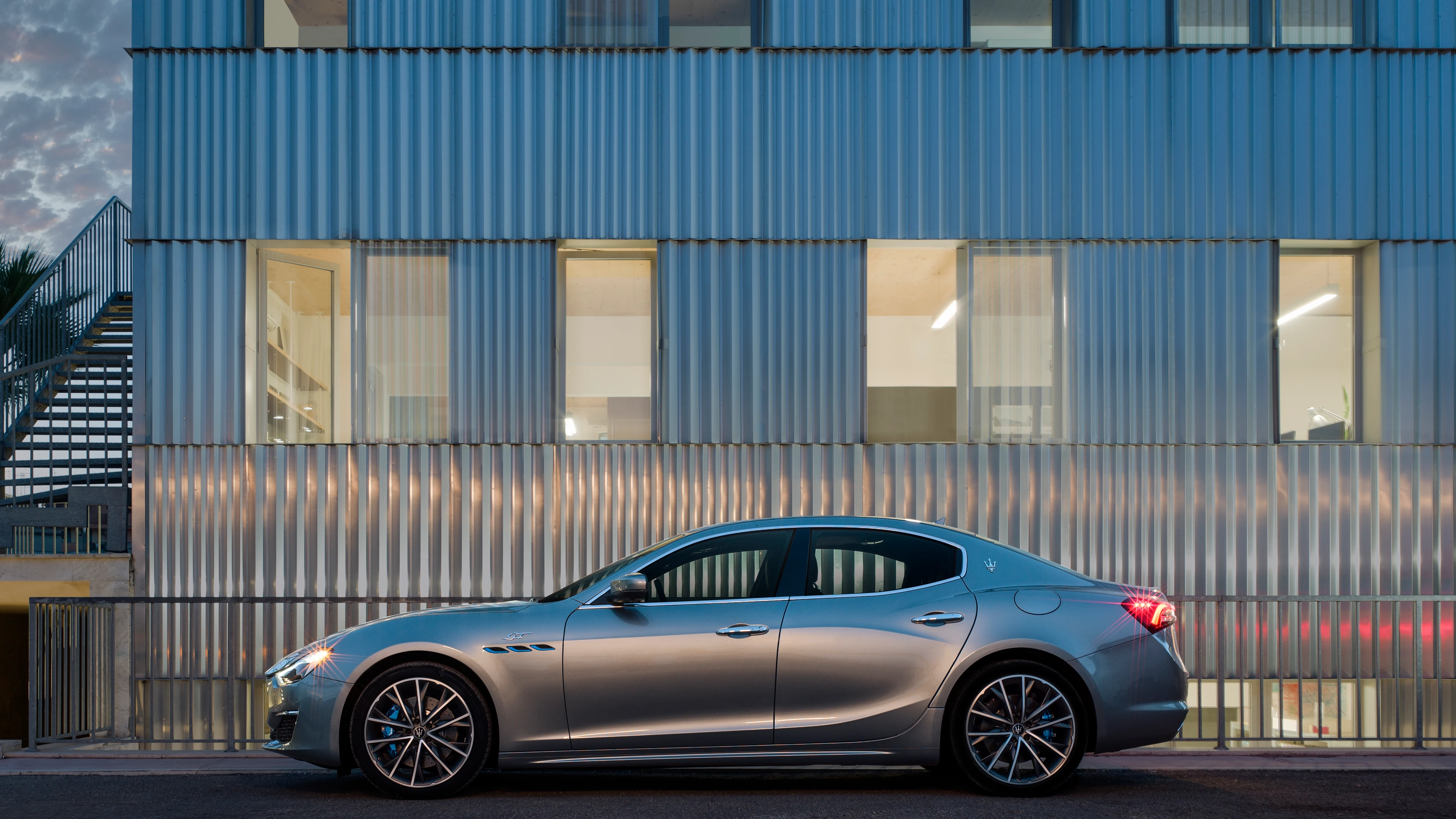 Side Profile (Right)
