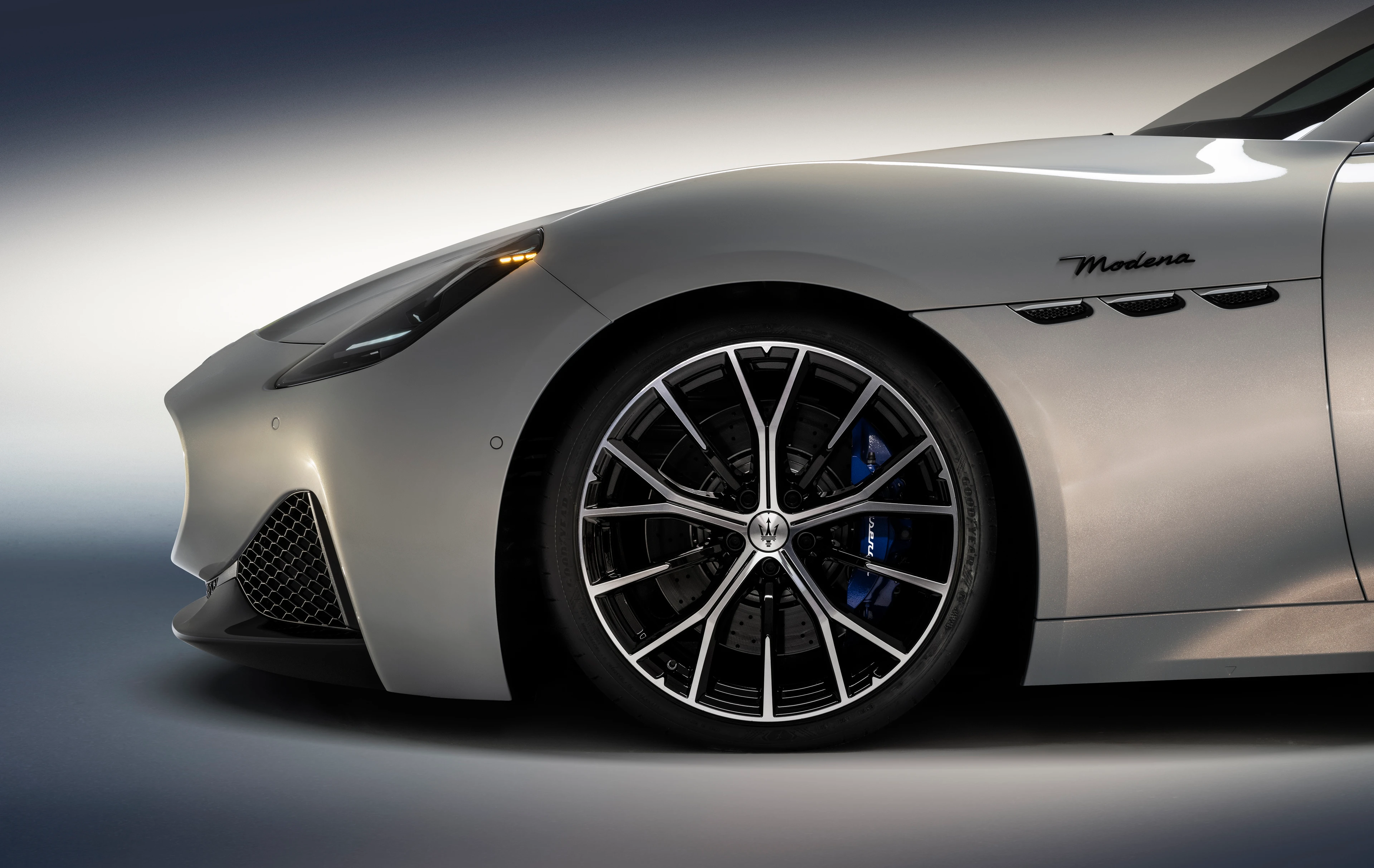 Alloy Wheel and Modena Badge