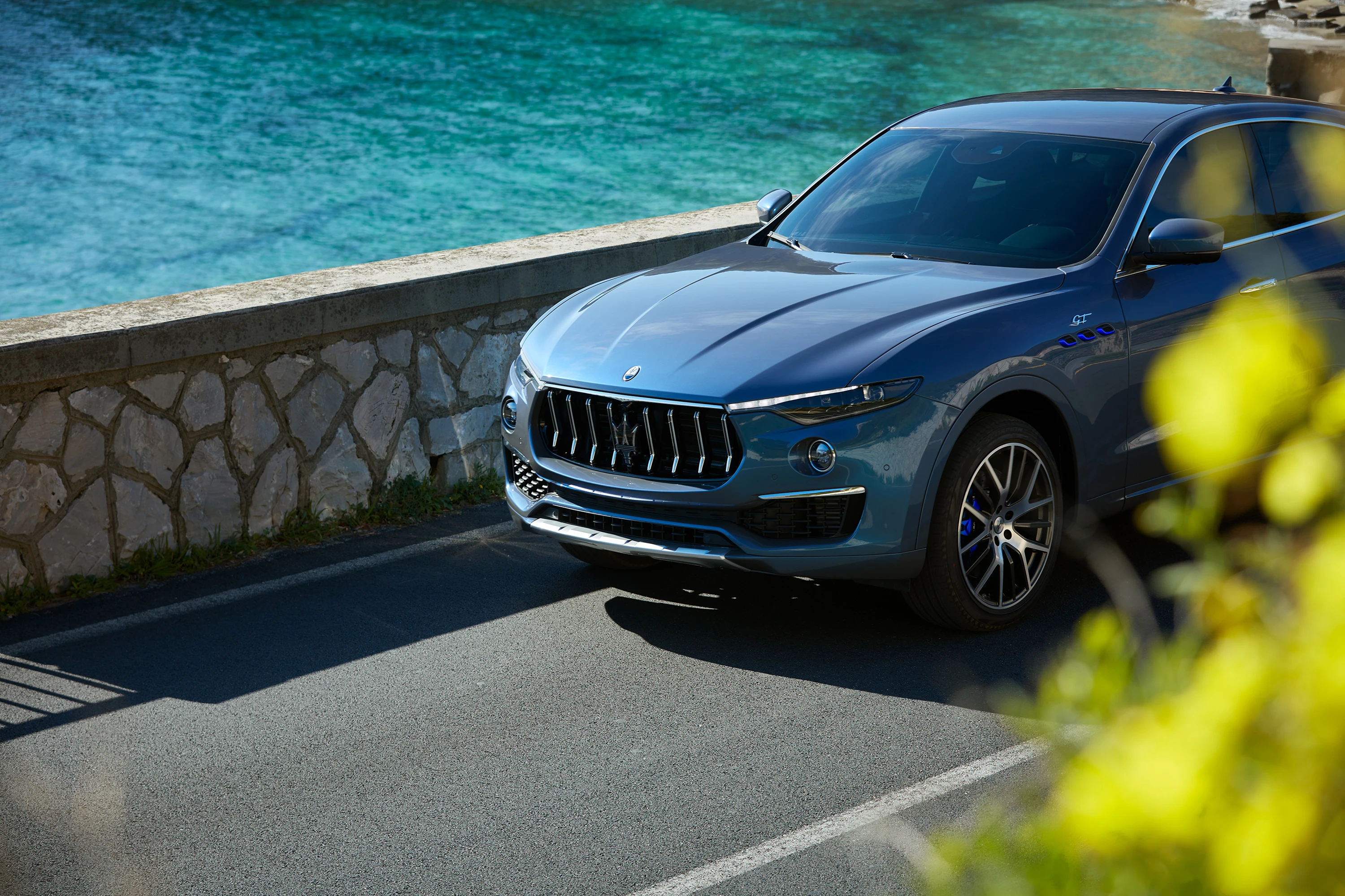 Levante GT Hybrid by the Sea