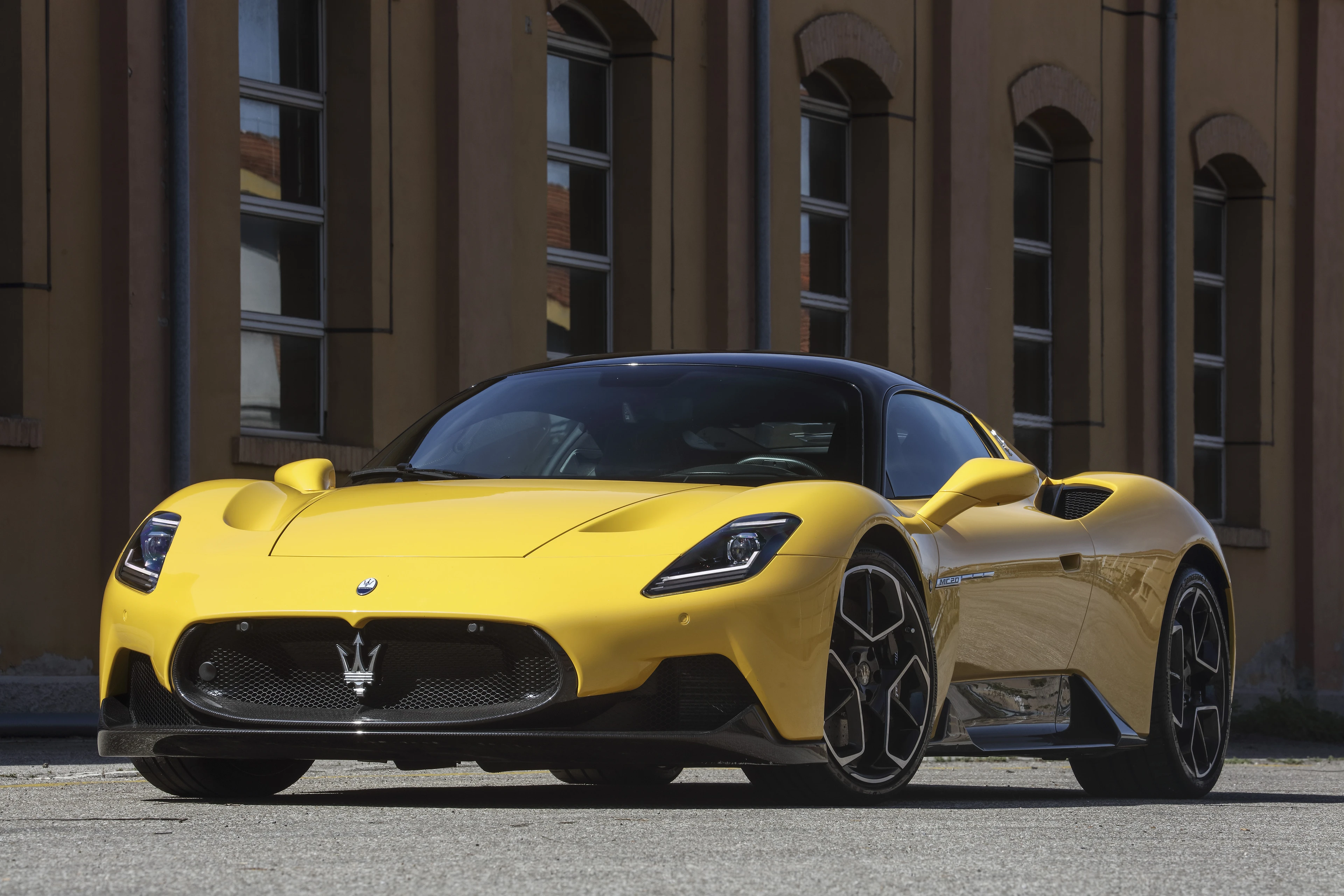 MC20 in Giallo Genio