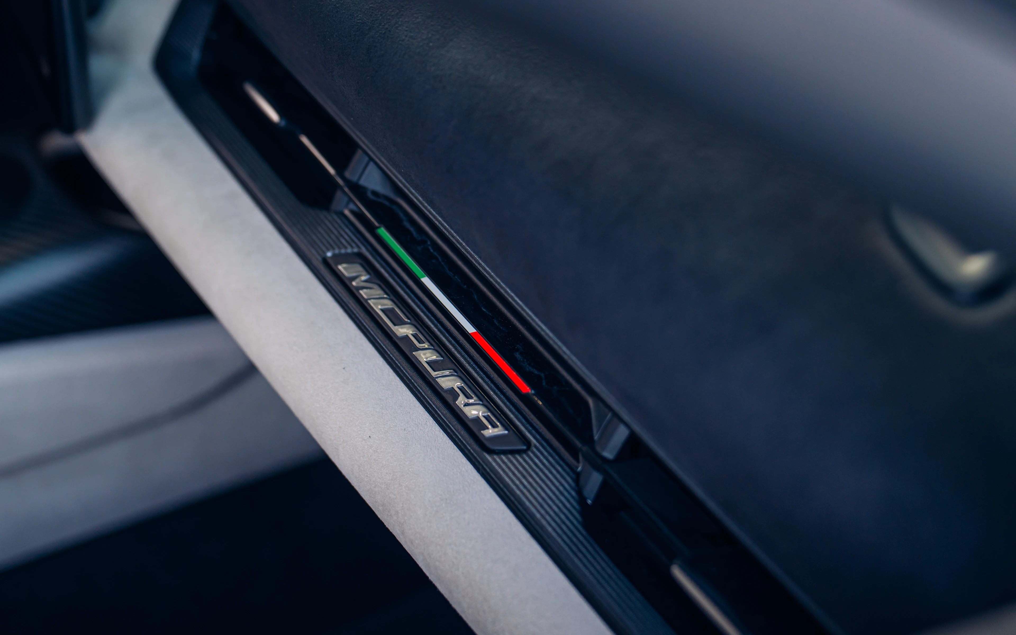 MCPura Dashboard Badge with Tricolore