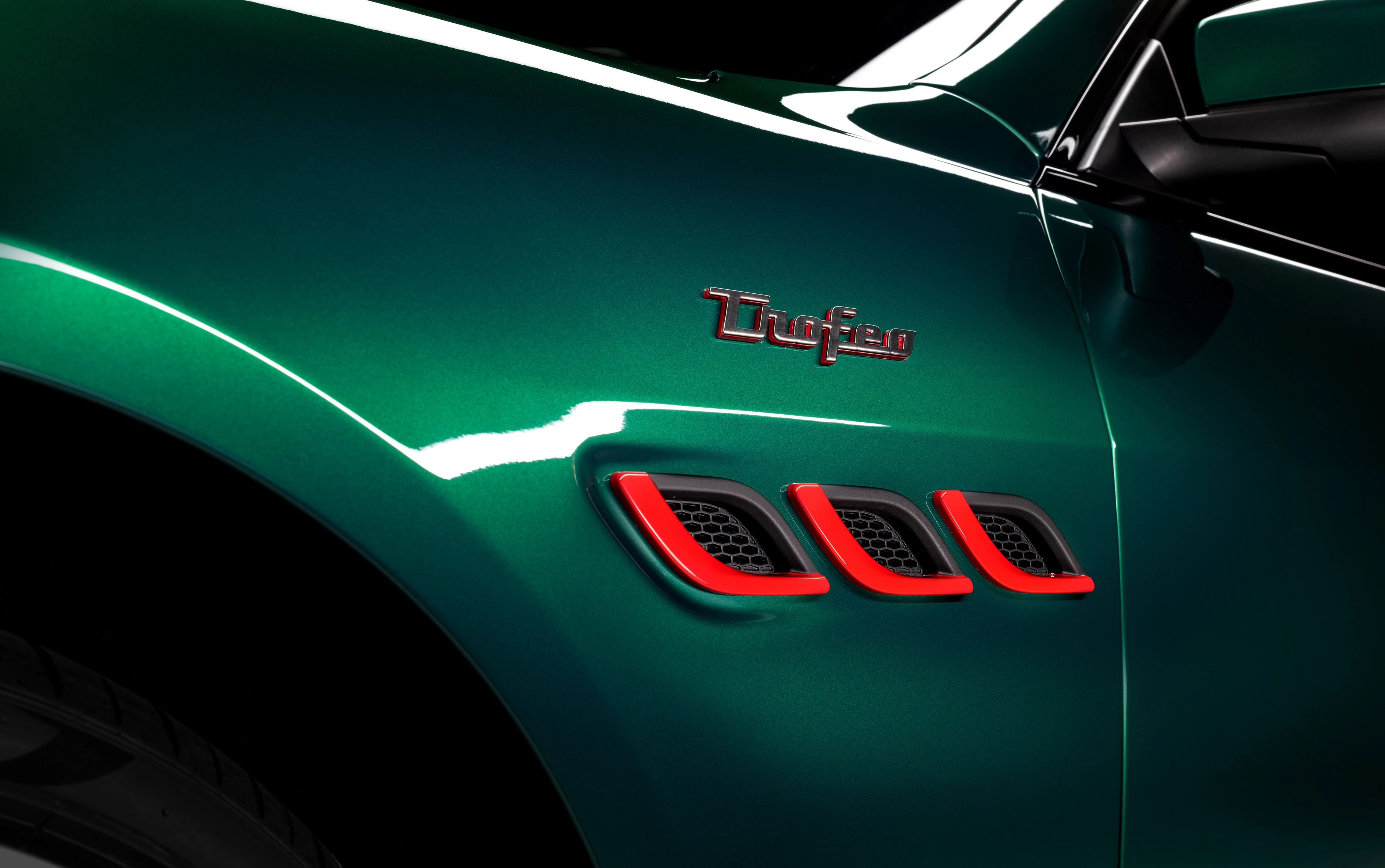 Trofeo Badge and Side Vents
