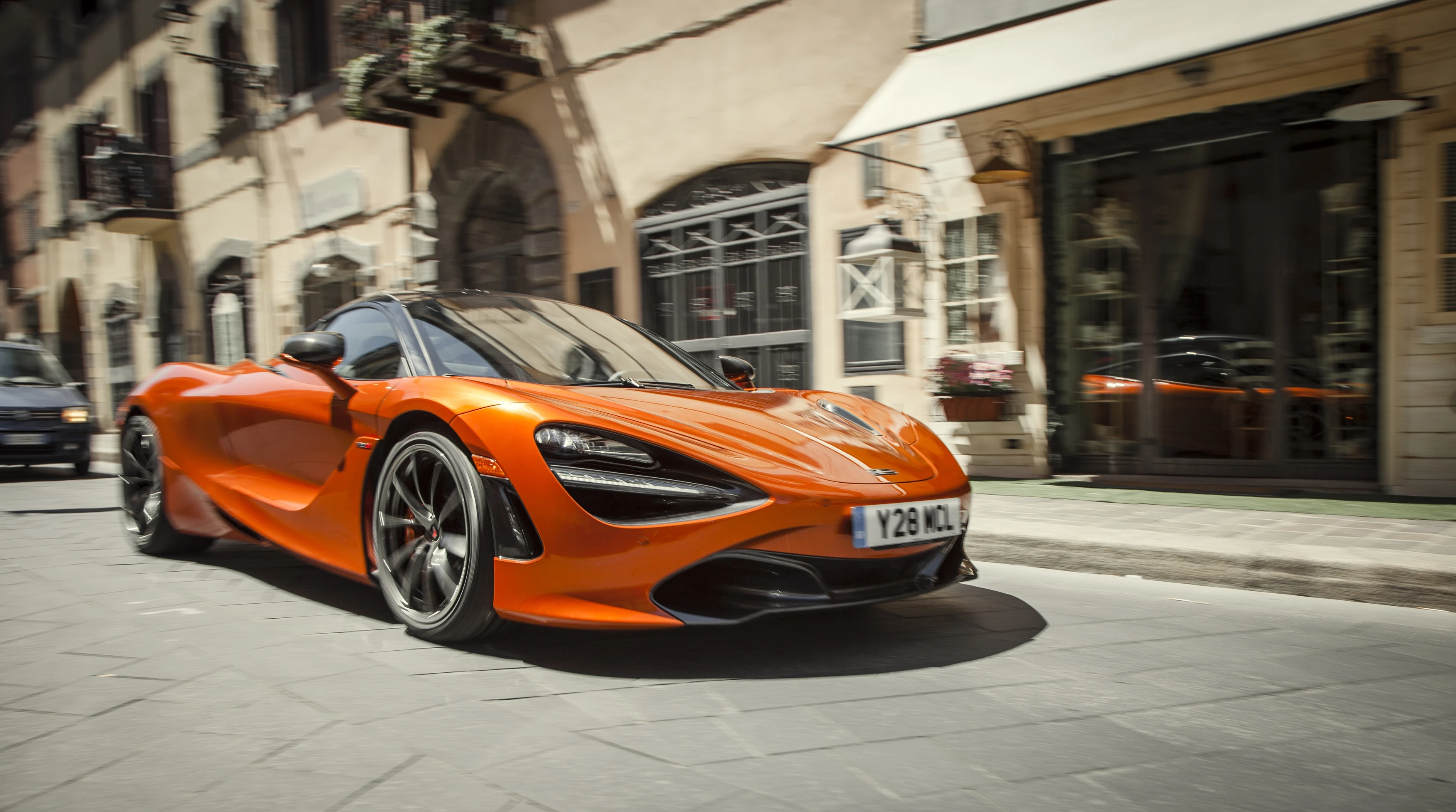 720S front-right three-quarter