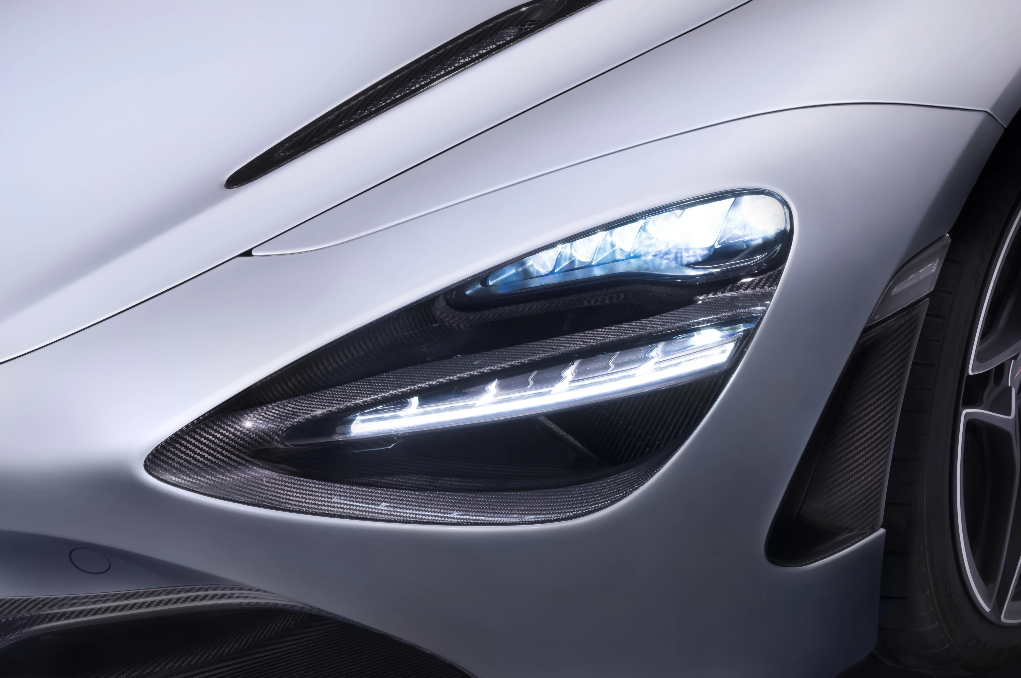 720S headlight and air intake
