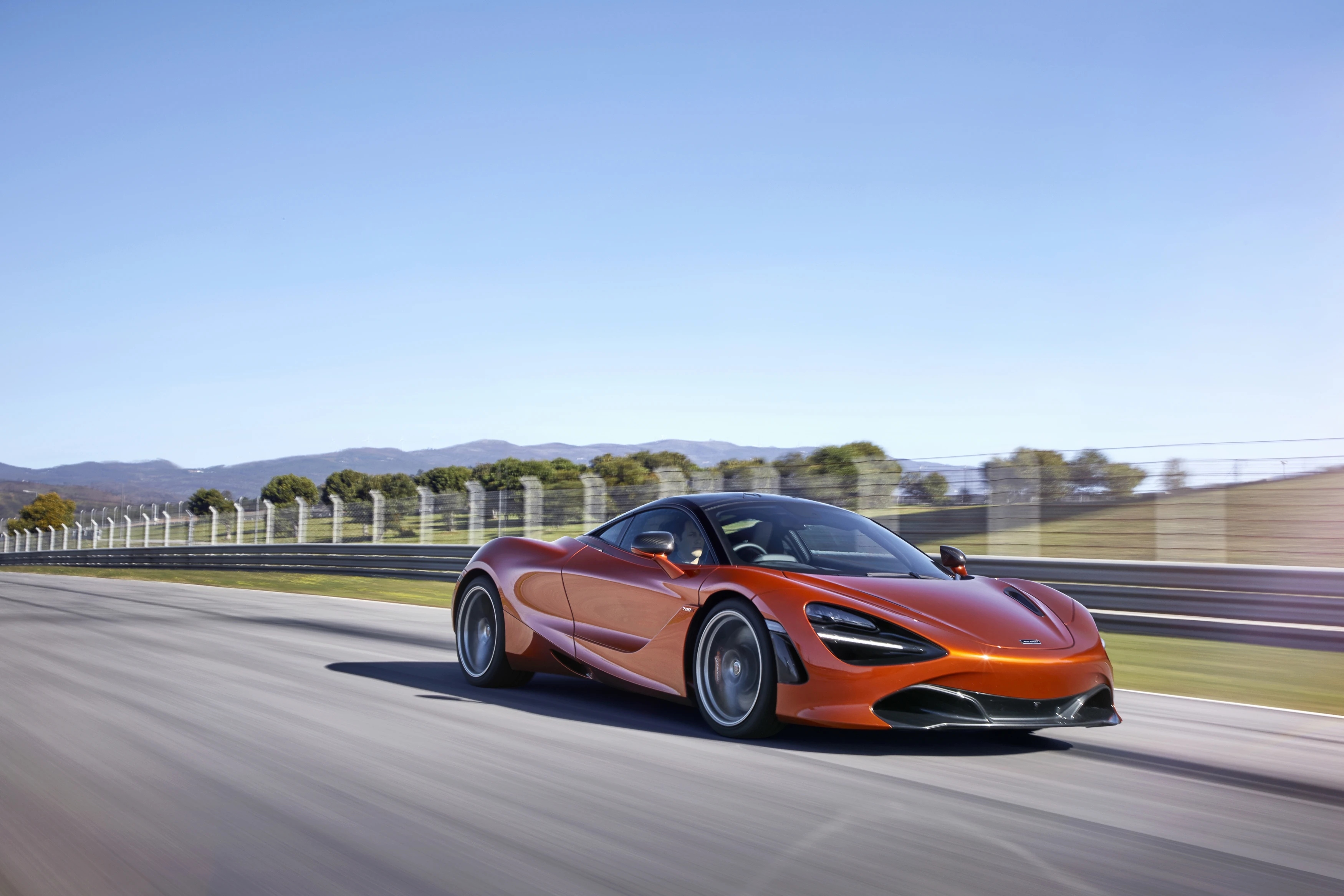 720S on track