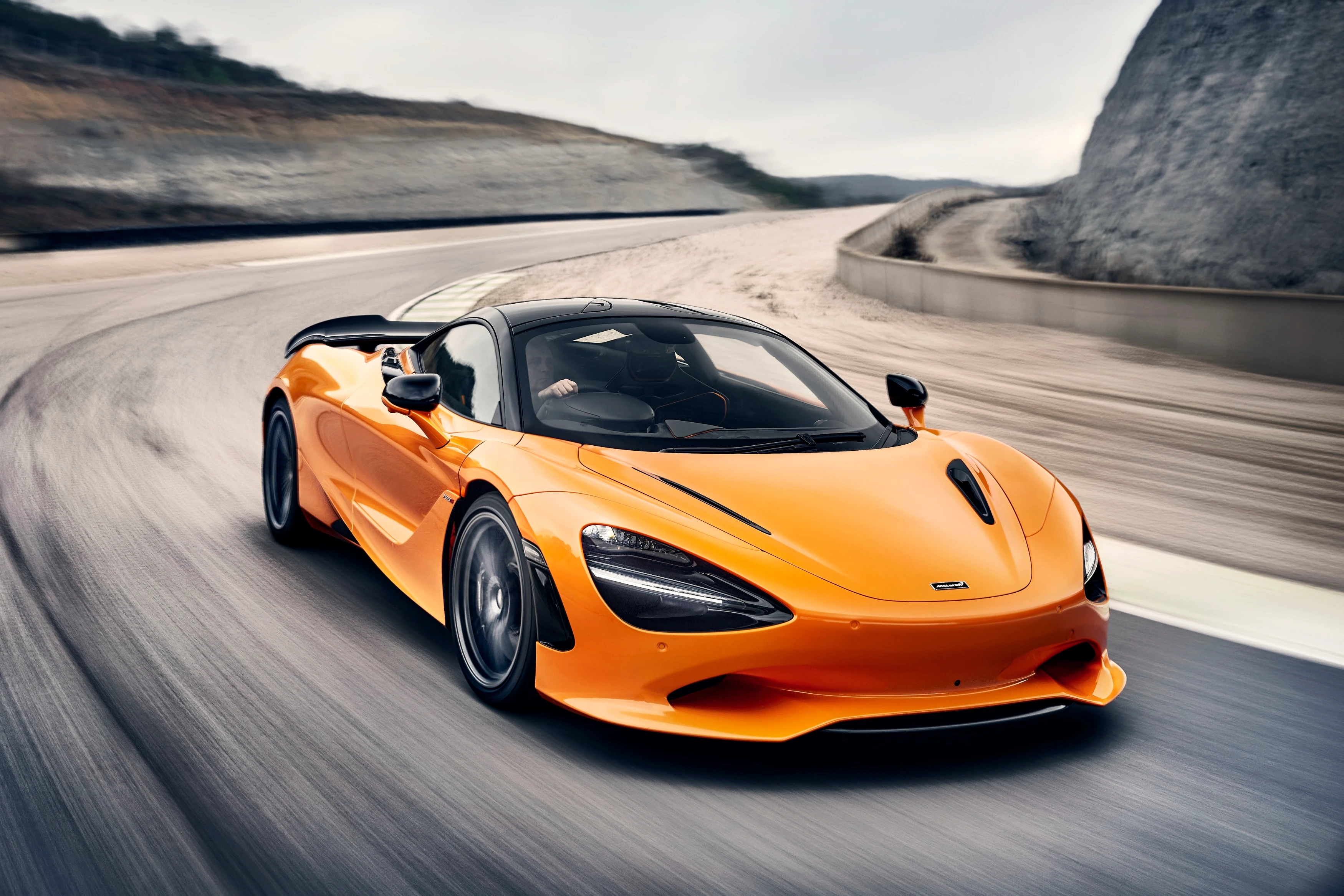 750S front-right three-quarter
