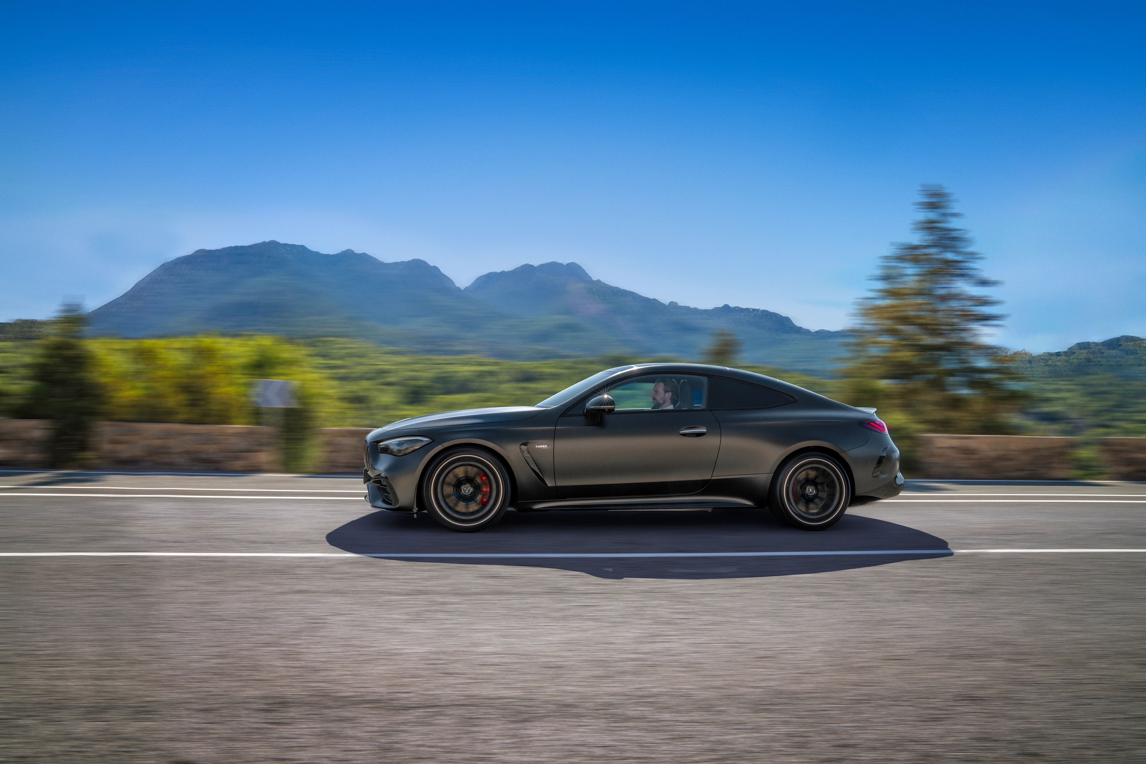 Driving Shot (Side)