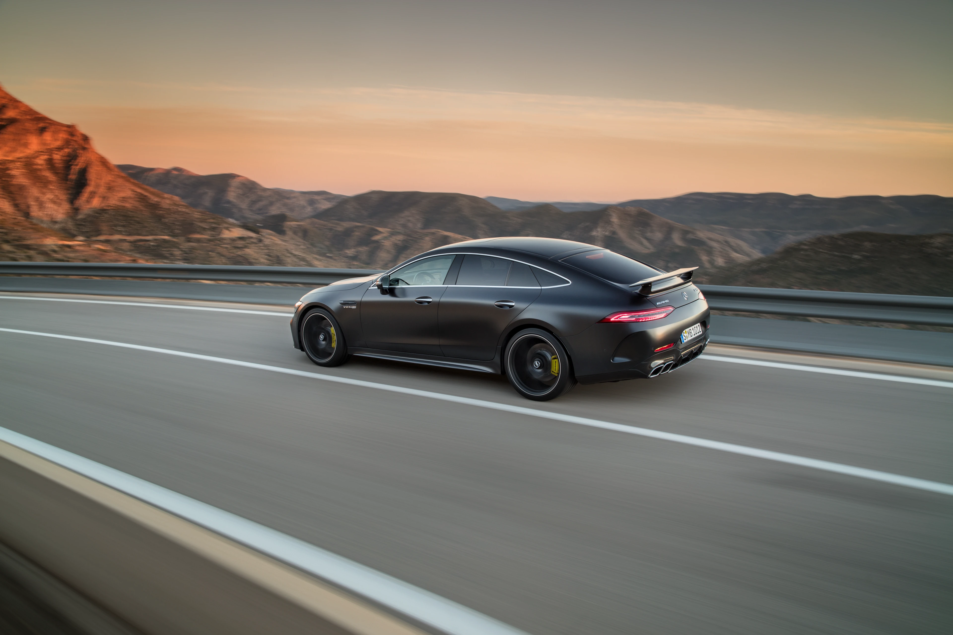 Driving Shot (Rear Right Three-Quarter)