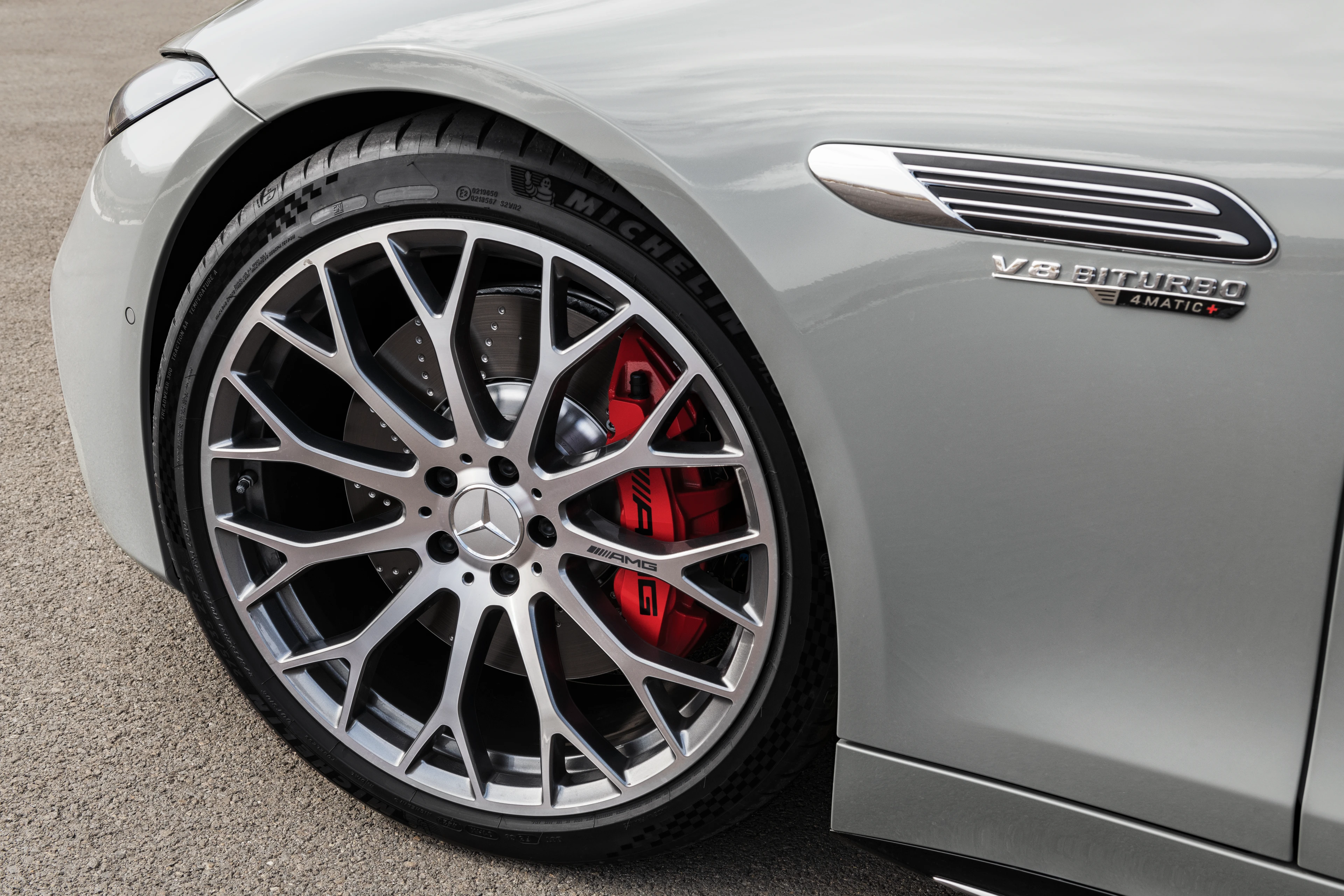 AMG Wheel and V8 Biturbo Badge
