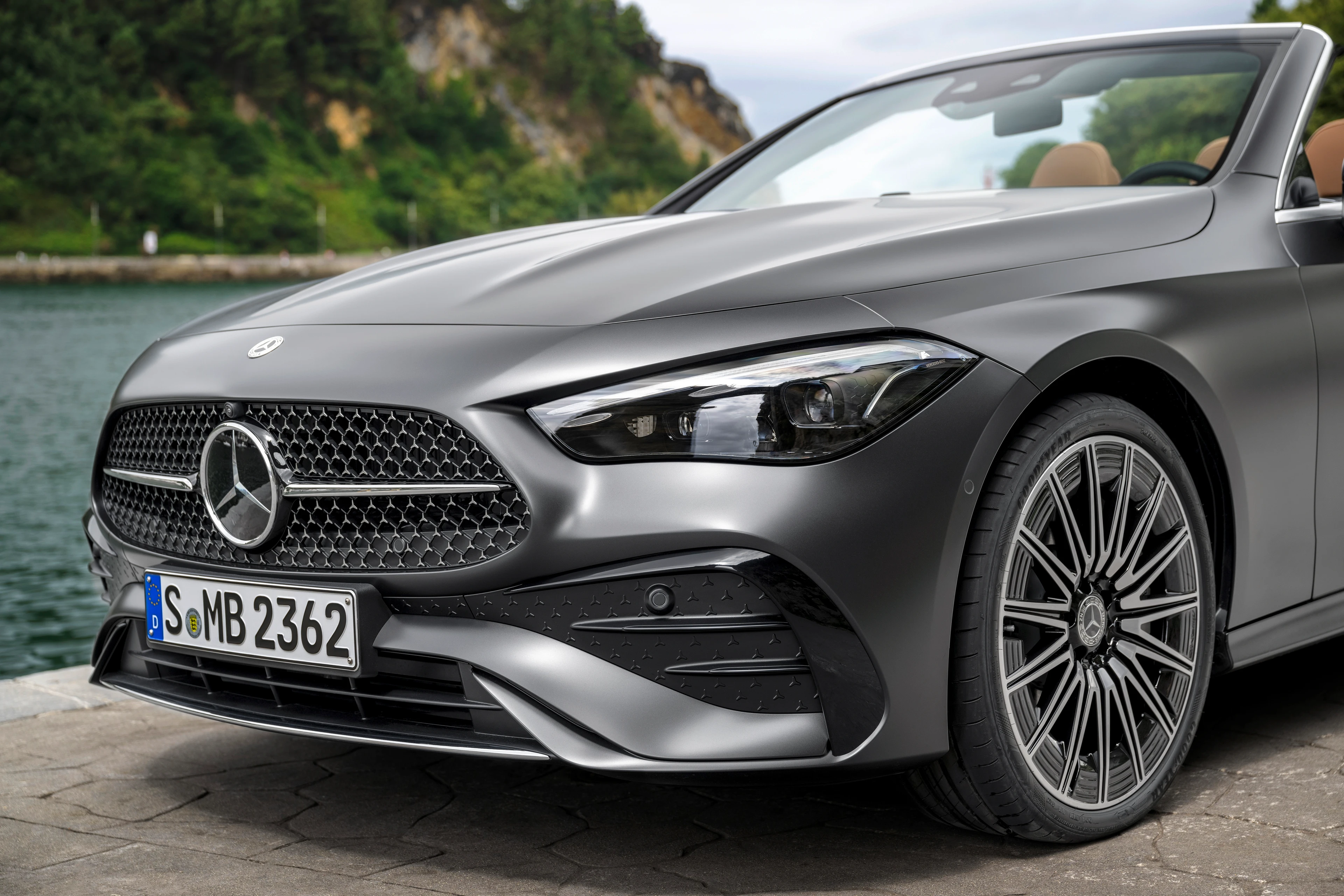 Front Grille and Headlamps