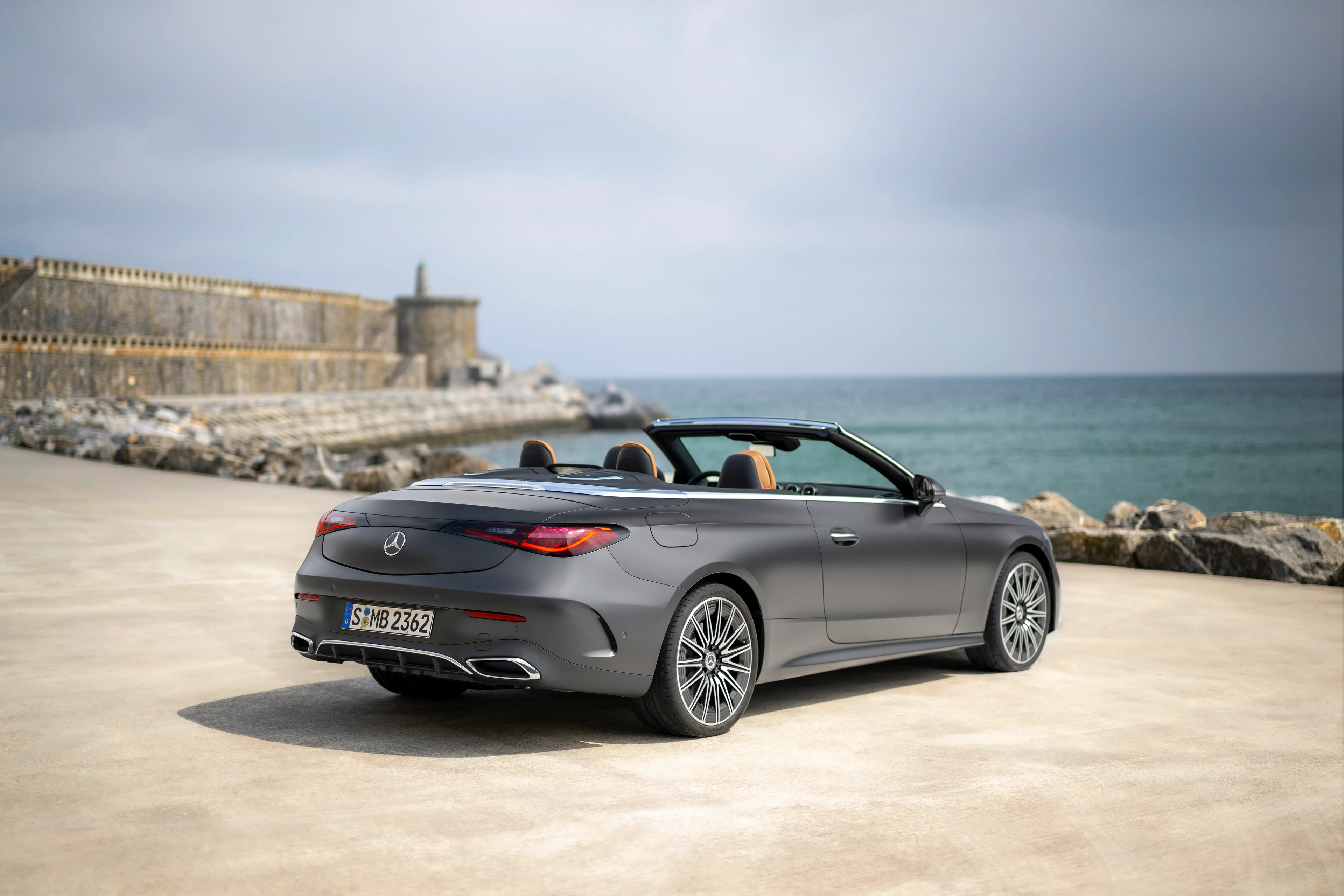 Rear Left Three-Quarter View (Roof Open)