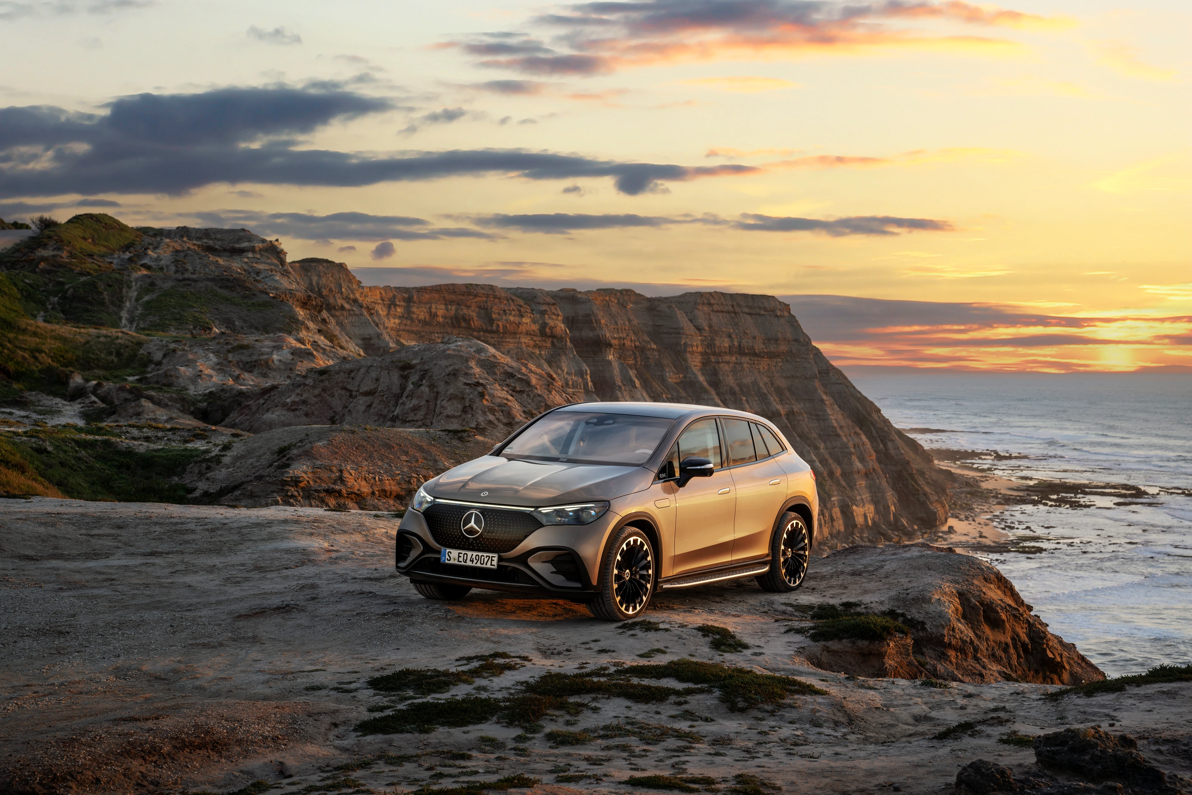 Front Three-Quarter View (Sunset)