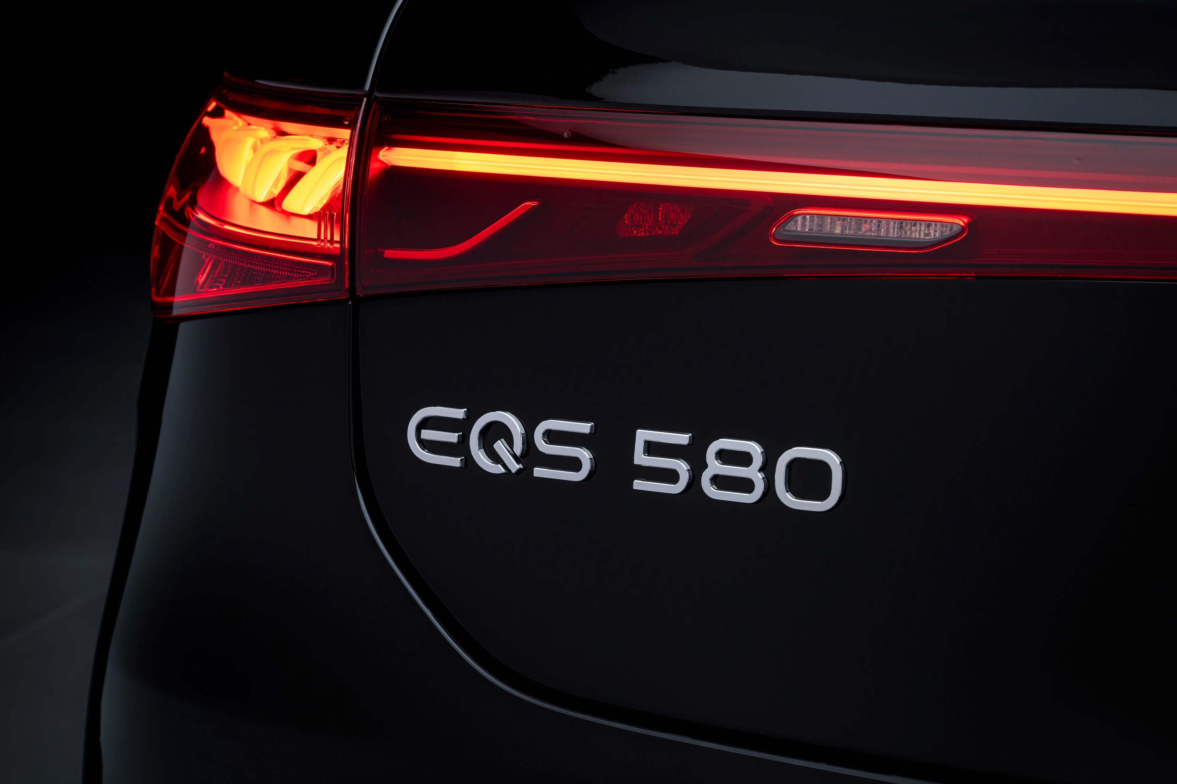 Tail Lamp and EQS 580 Badge