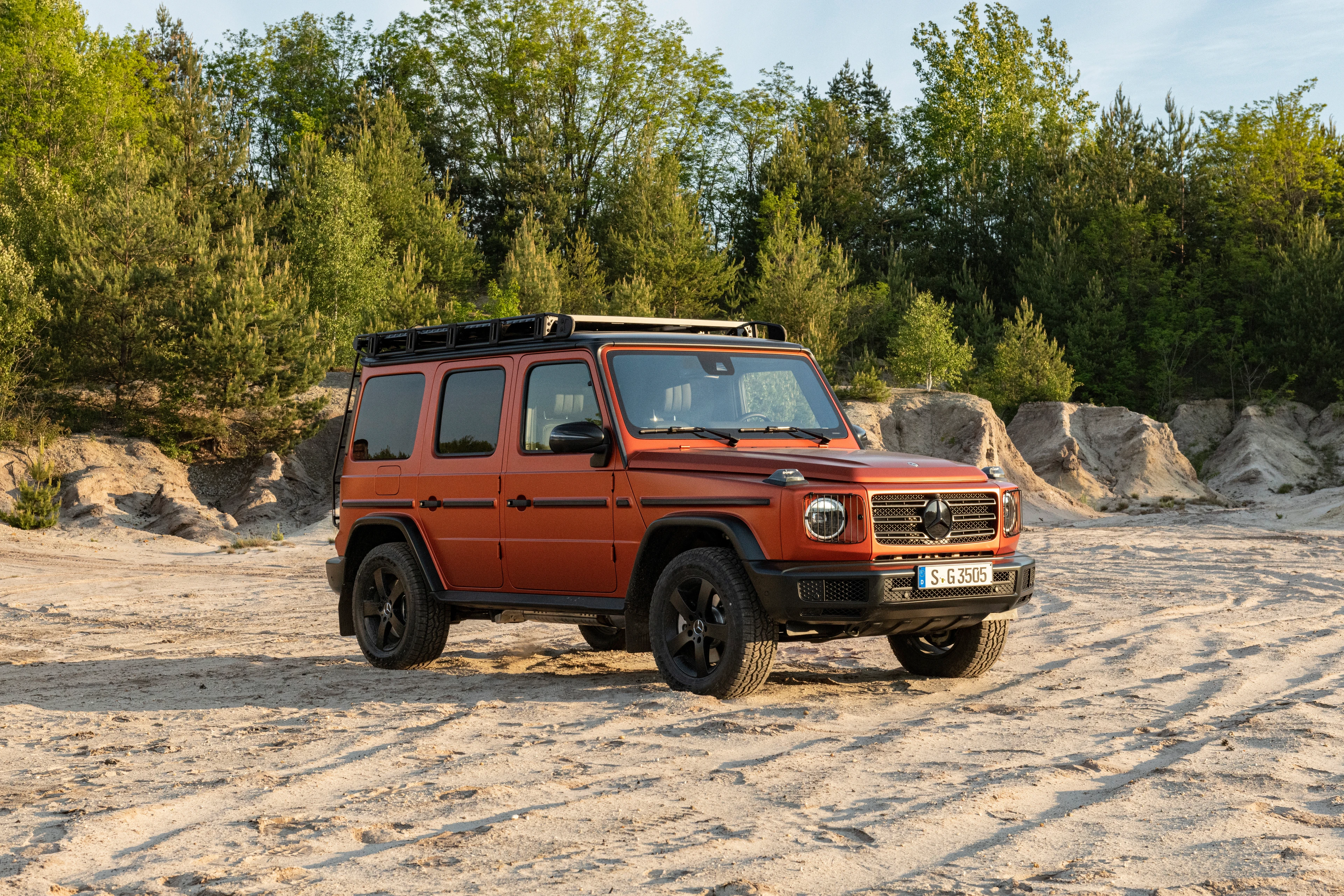 Front Right Three-Quarter View (Roof Rack)