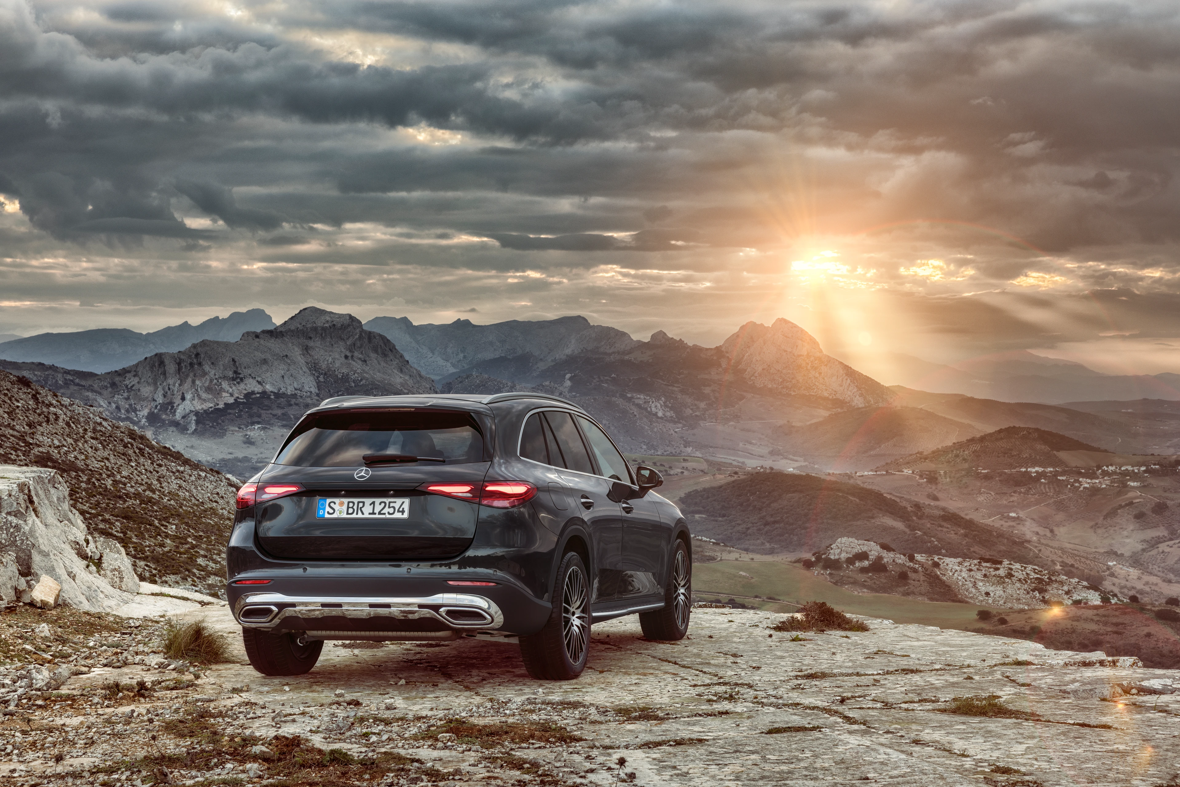 Rear Left Three-Quarter View (Sunset)