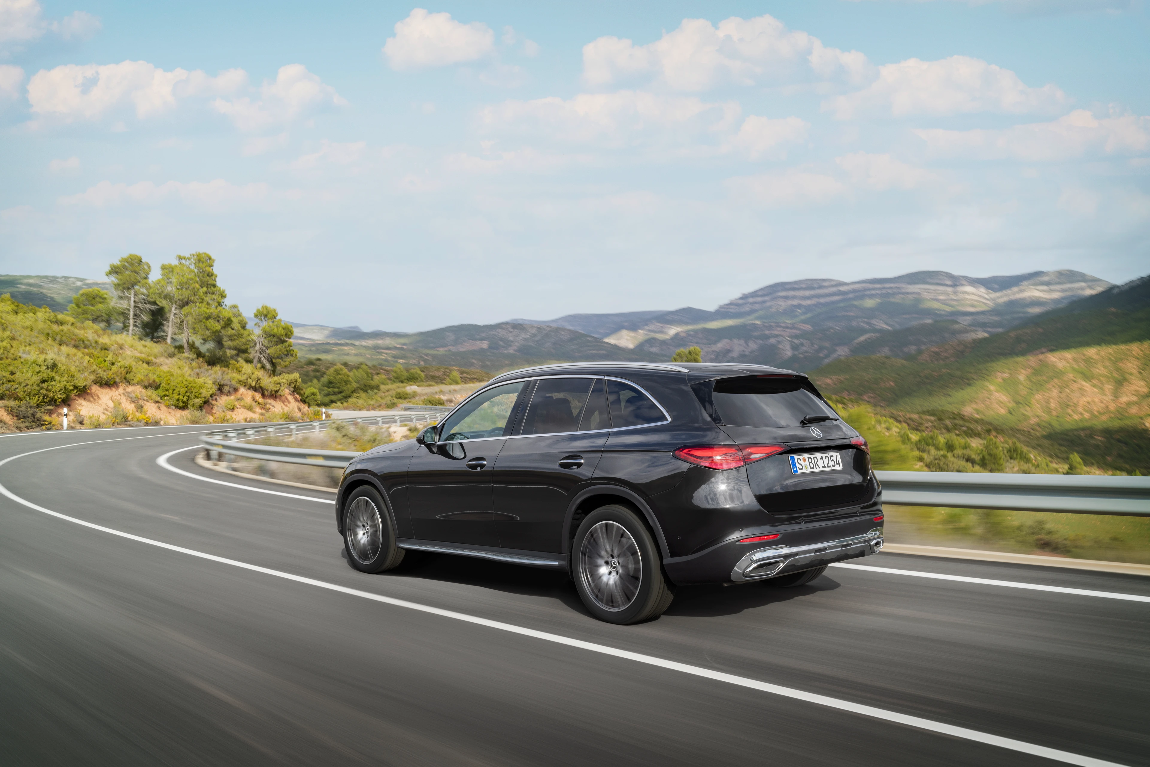 Rear Right Three-Quarter View (Driving)